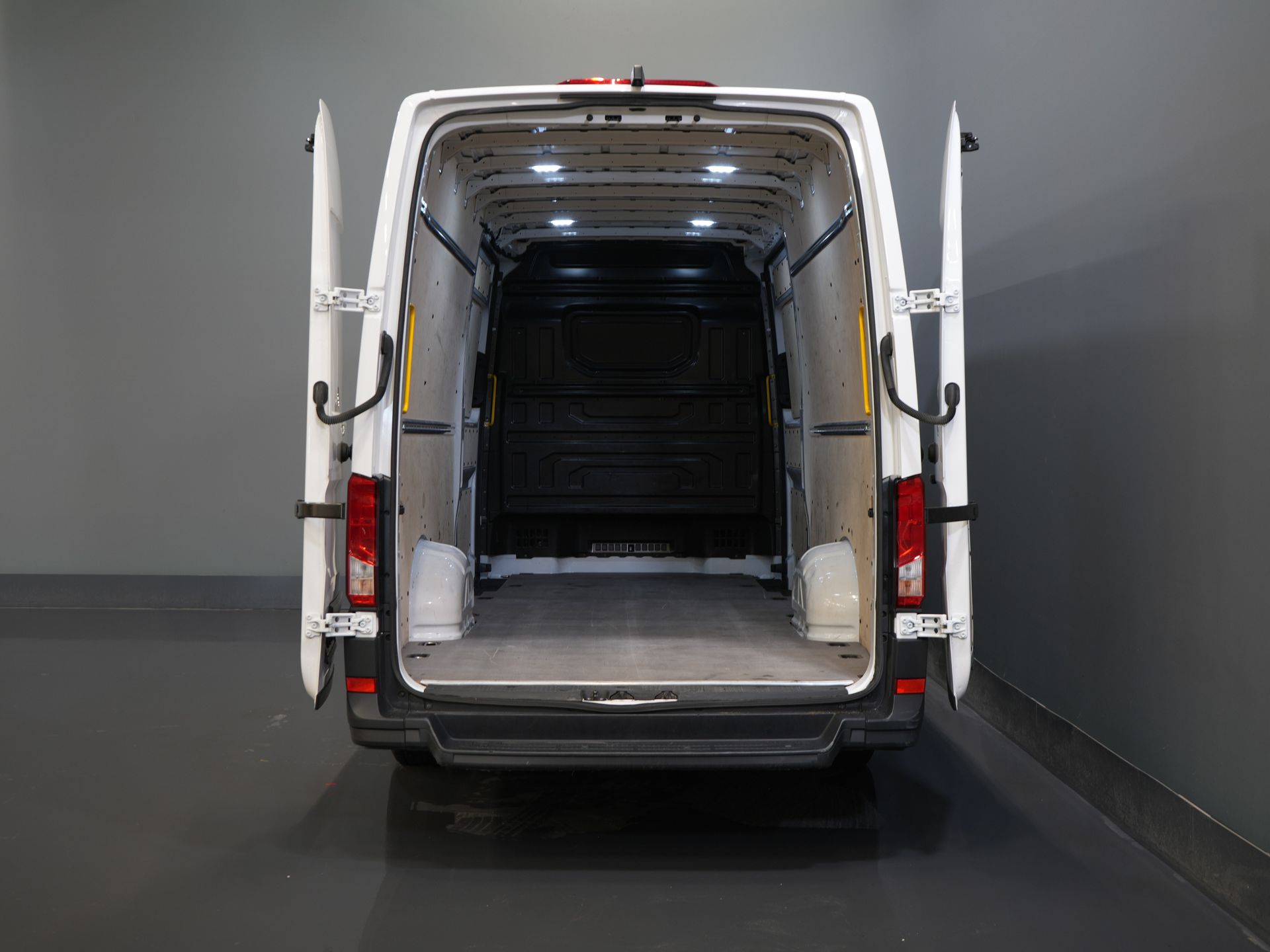 Volkswagen Crafter Van 35 2.0 TDI 140 ch L5H3 BPM GRATUIT ! 2x Portes coulissantes/ 270 Gr.Portes/ Carplay/ Caméra/ Airco