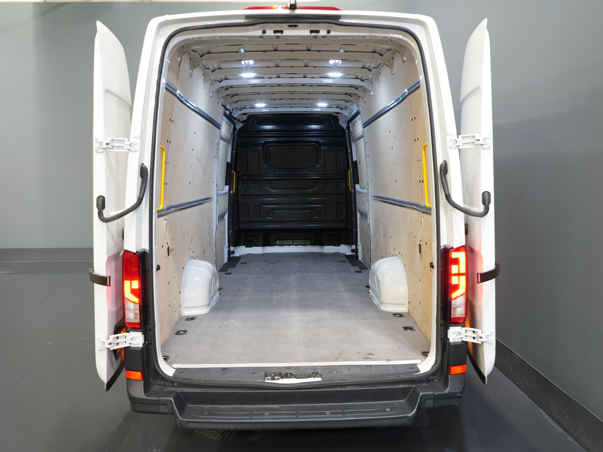 Volkswagen Crafter Van 35 2.0 TDI 140 ch L5H3 BPM GRATUIT ! 2x Portes coulissantes/ 270 Gr.Portes/ Carplay/ Caméra/ Airco