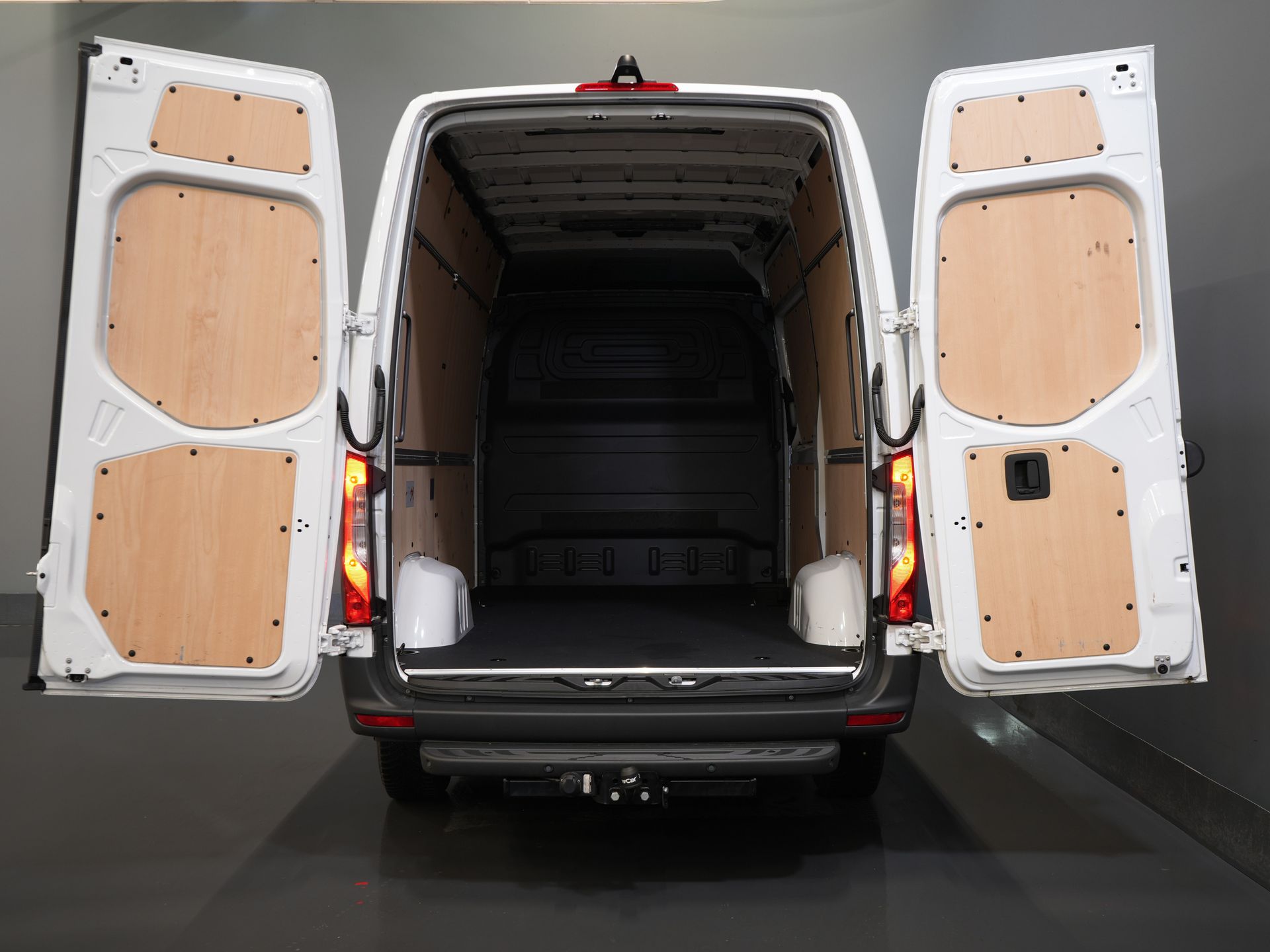 Mercedes-Benz Sprinter Furgoneta 317 CDI Aut. L2H2 BPM ¡GRATIS! LED/ Asiento eléctrico/ 270 Puertas/ Calefacción asientos/ Navi/ Cámara/ PDC/ Cruise/ Airco/ DAB