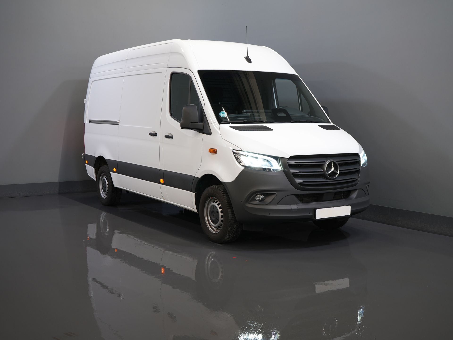Mercedes-Benz Sprinter Furgoneta 317 CDI Aut. L2H2 BPM ¡GRATIS! LED/ Asiento eléctrico/ 270 Puertas/ Calefacción asientos/ Navi/ Cámara/ PDC/ Cruise/ Airco/ DAB