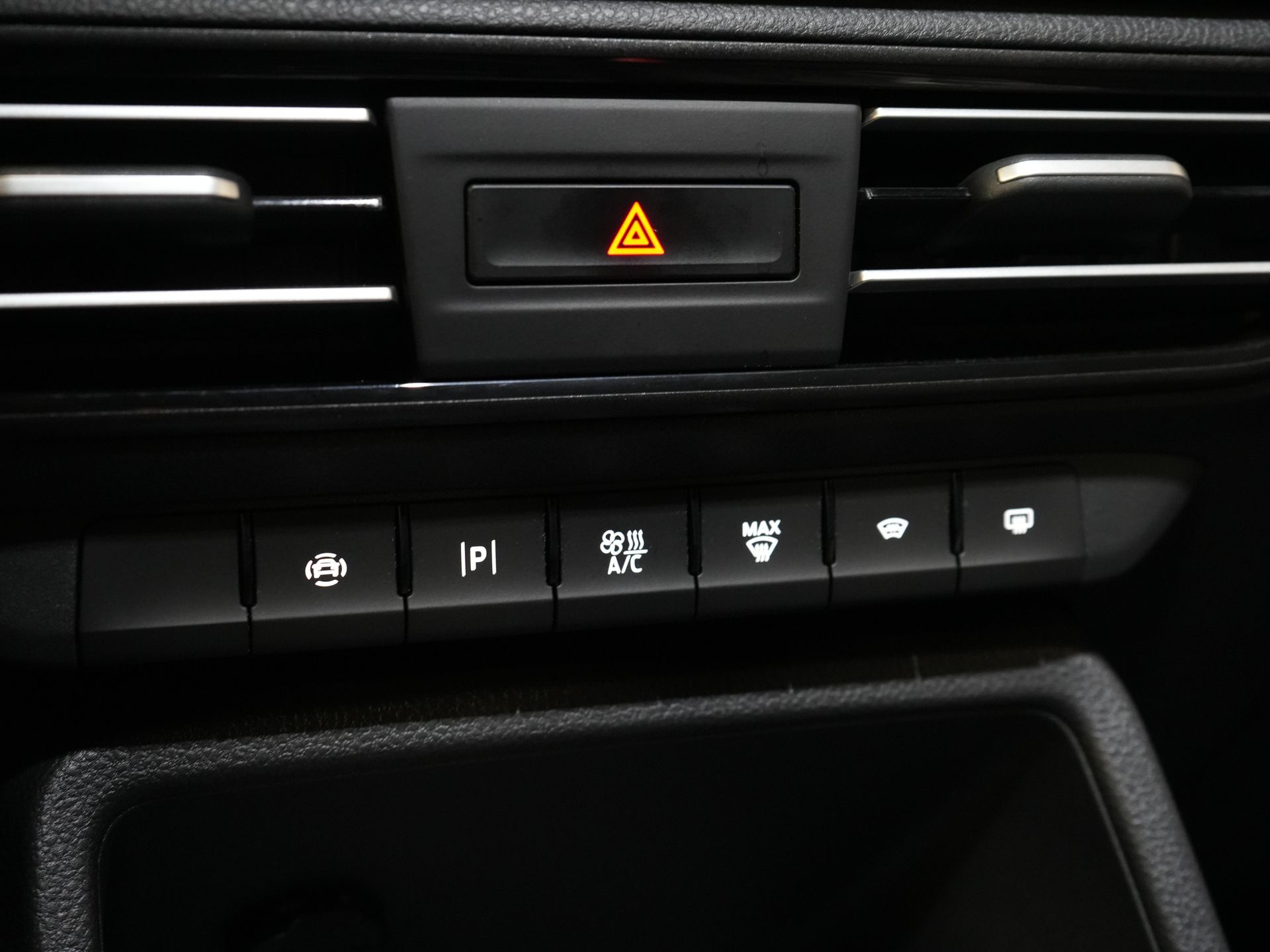 Ford Transit Connect Bestelbus 2.0 125 pk DSG Aut. L2 Limited BPM VRIJ! Adapt.Cruise/ LED/ Virtual Cockpit/ Stoelverw./ Carplay/ Stuurverw./ Navi/ Camera/ PDC/