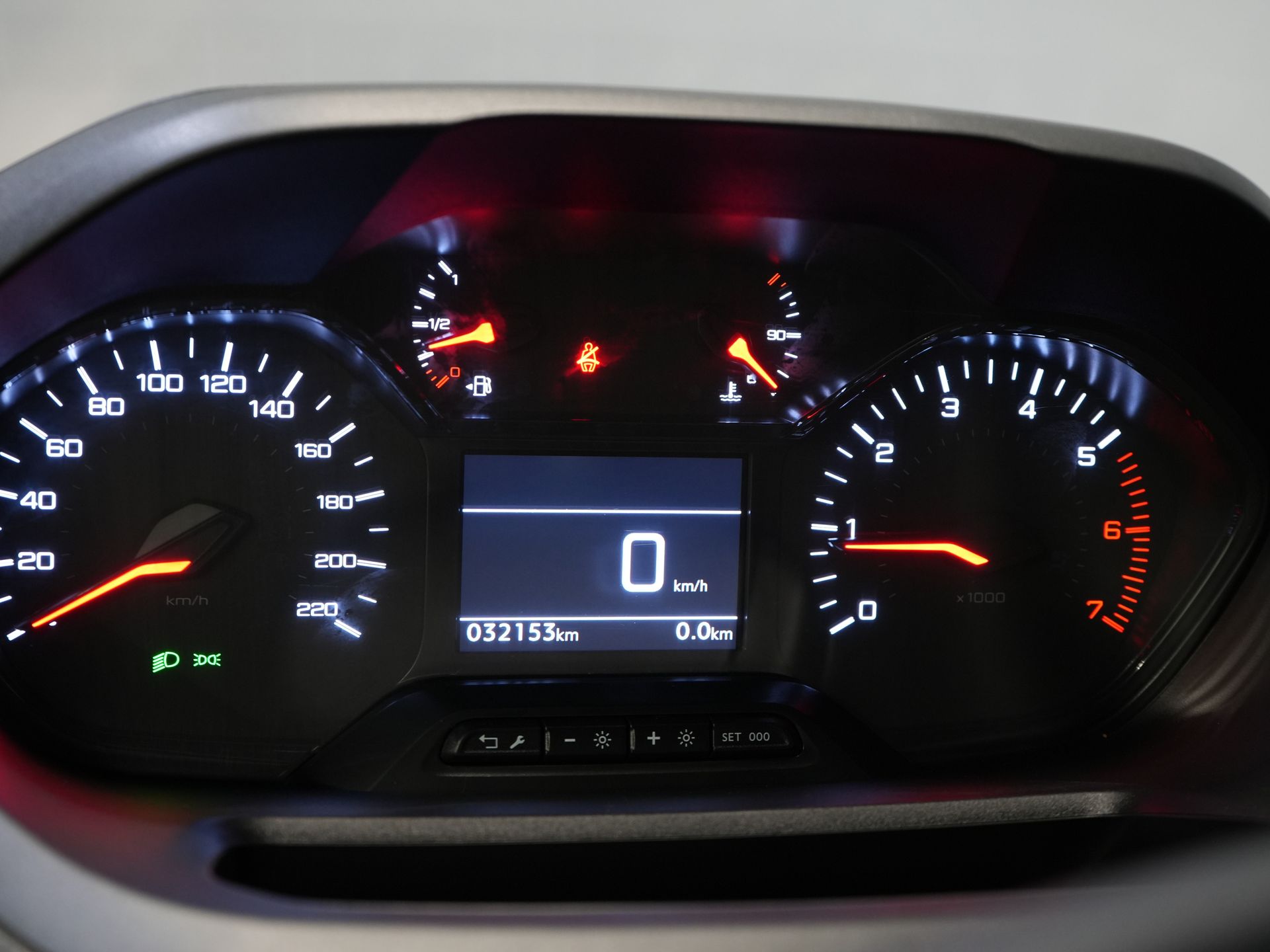 Peugeot Partner Bestelbus 1.5 HDi 130 pk Aut. BPM VRIJ! NL Auto/ Stoelverw./ Navi/ Carplay/ Cruise/ Airco
