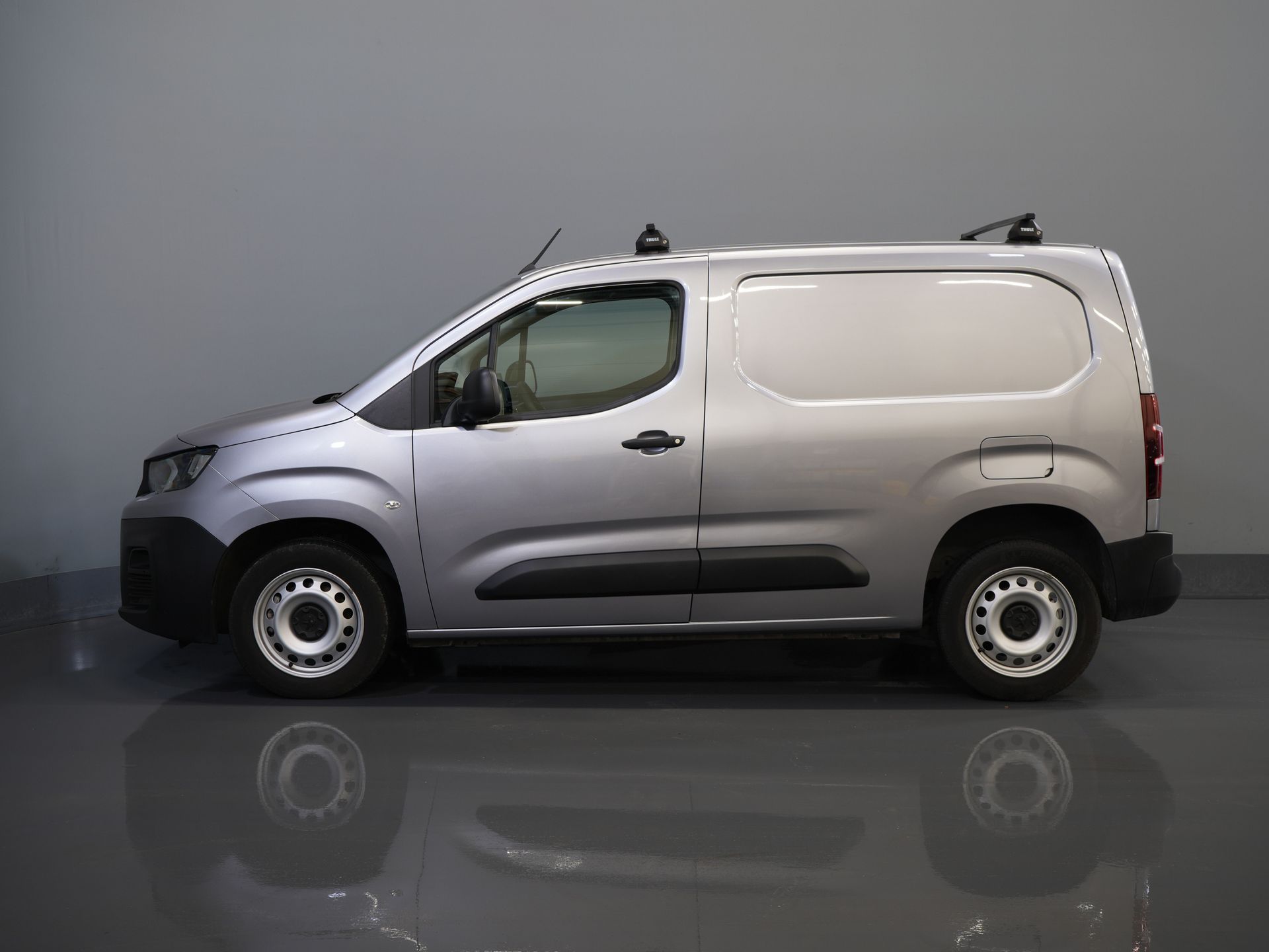 Peugeot Partner Bestelbus 1.5 HDi 130 pk Aut. BPM VRIJ! NL Auto/ Stoelverw./ Navi/ Carplay/ Cruise/ Airco