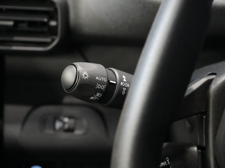 Peugeot Partner Bestelbus 1.5 HDi 130 pk Aut. BPM VRIJ! NL Auto/ Stoelverw./ Navi/ Carplay/ Cruise/ Airco