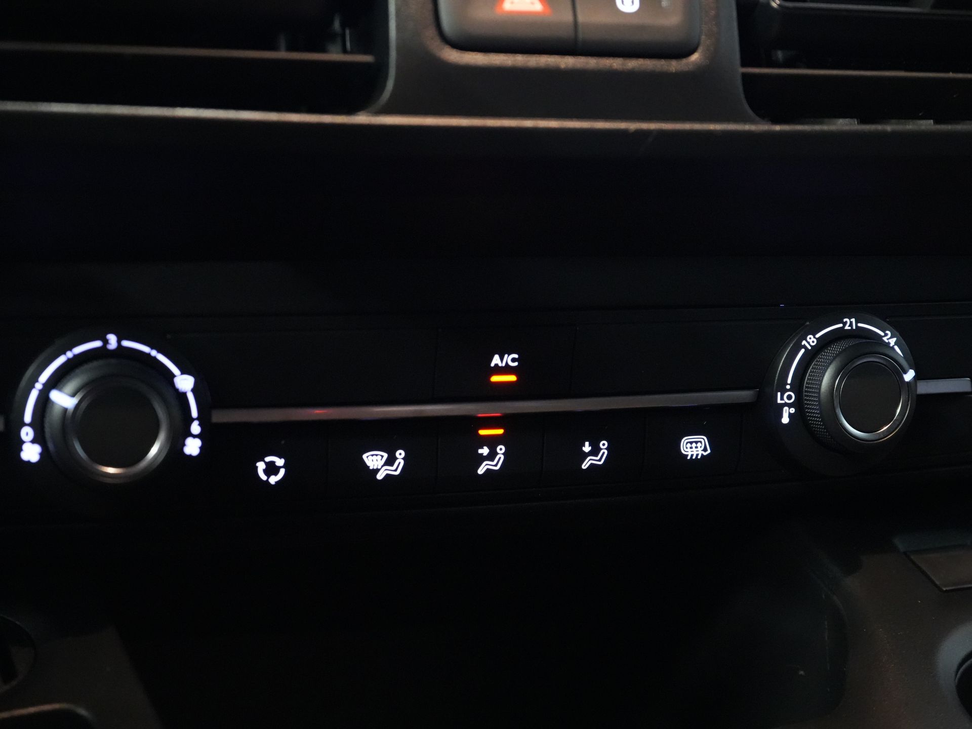 Peugeot Partner Bestelbus 1.5 HDi 130 pk Aut. BPM VRIJ! NL Auto/ Stoelverw./ Navi/ Carplay/ Cruise/ Airco