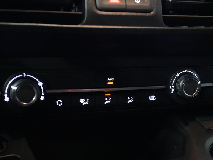 Peugeot Partner Bestelbus 1.5 HDi 130 pk Aut. BPM VRIJ! NL Auto/ Stoelverw./ Navi/ Carplay/ Cruise/ Airco