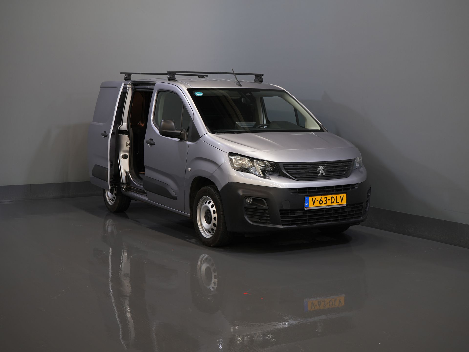 Peugeot Partner Bestelbus 1.5 HDi 130 pk Aut. BPM VRIJ! NL Auto/ Stoelverw./ Navi/ Carplay/ Cruise/ Airco