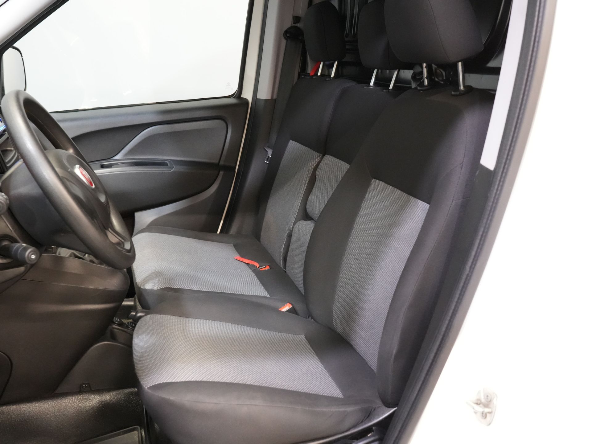 Fiat Dobló Cargo Bestelbus 1.6 MJ 105 pk BPM VRIJ! 3Pers./ NL Auto/ Airco/ Cruise