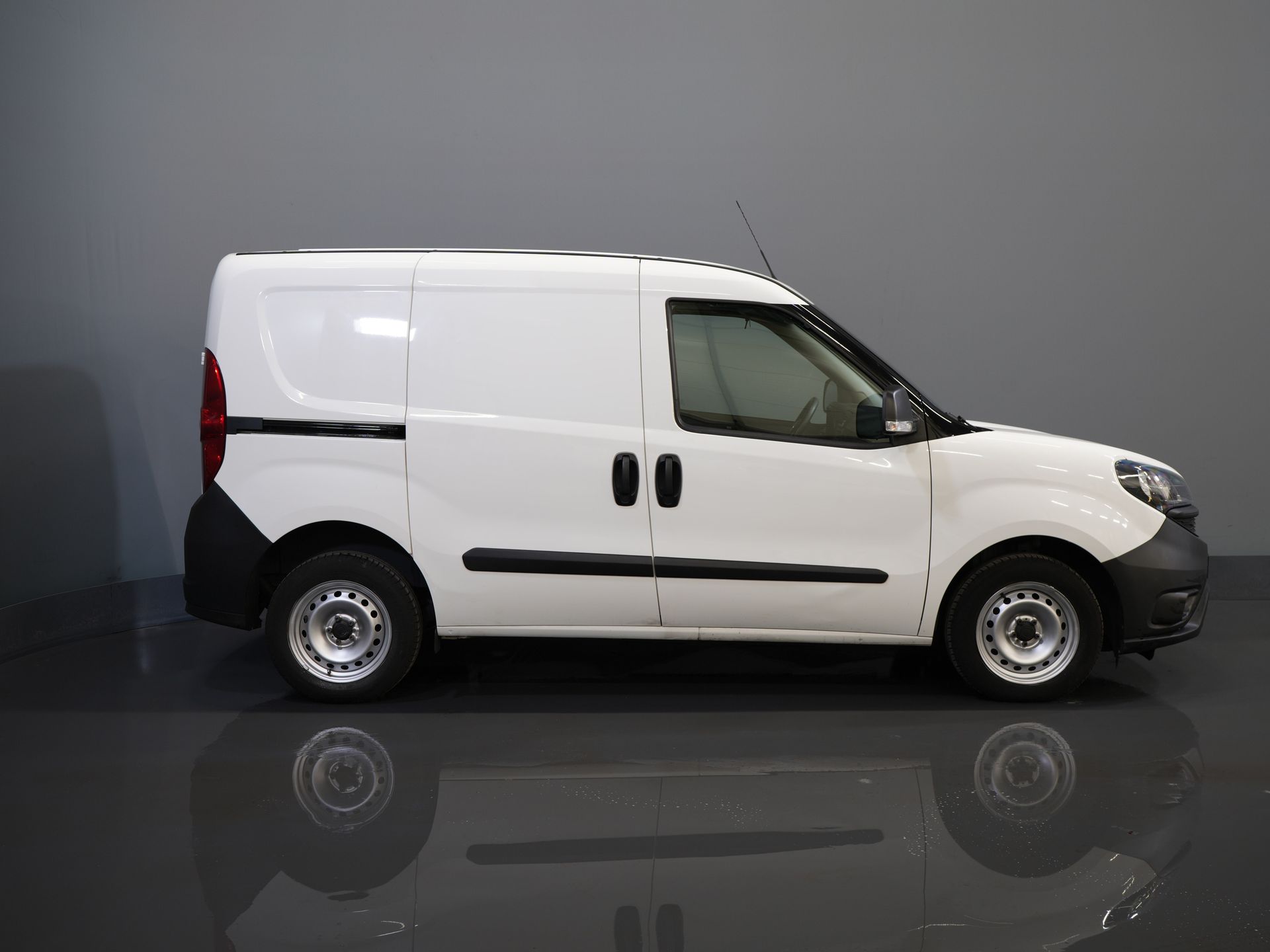 Fiat Dobló Cargo Bestelbus 1.6 MJ 105 pk BPM VRIJ! 3Pers./ NL Auto/ Airco/ Cruise