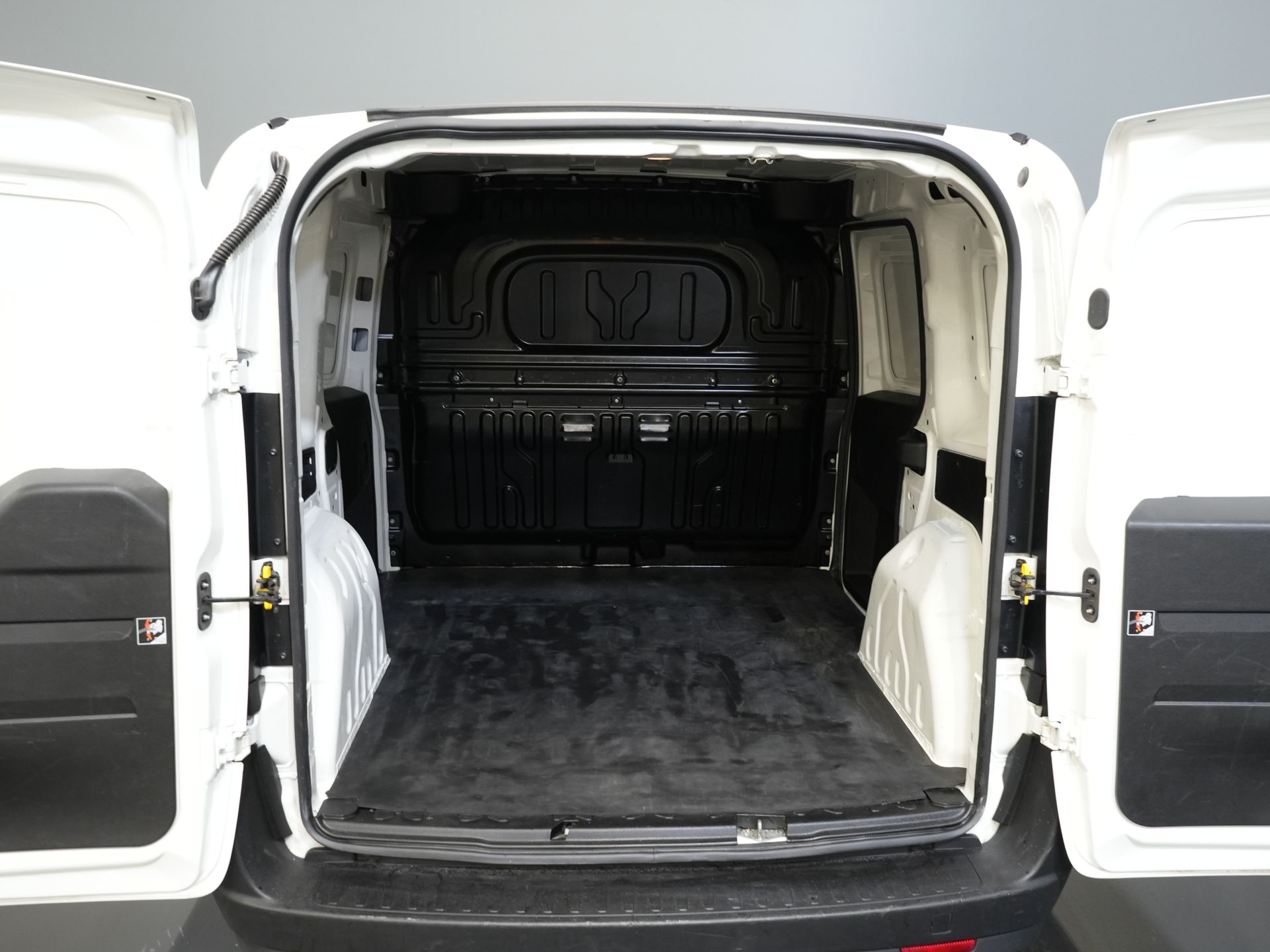 Fiat Dobló Cargo Bestelbus 1.6 MJ 105 pk BPM VRIJ! 3Pers./ NL Auto/ Airco/ Cruise