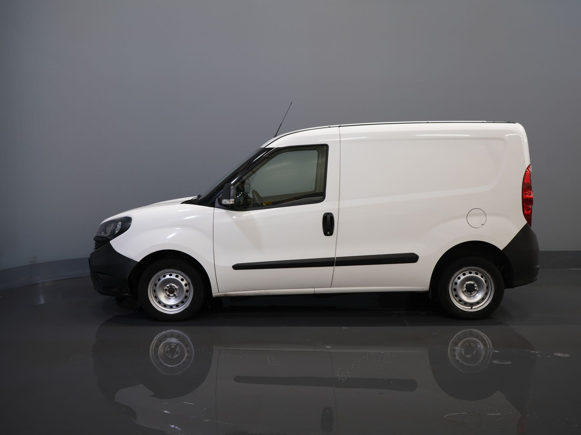 Fiat Dobló Cargo Bestelbus 1.6 MJ 105 pk BPM VRIJ! 3Pers./ NL Auto/ Airco/ Cruise