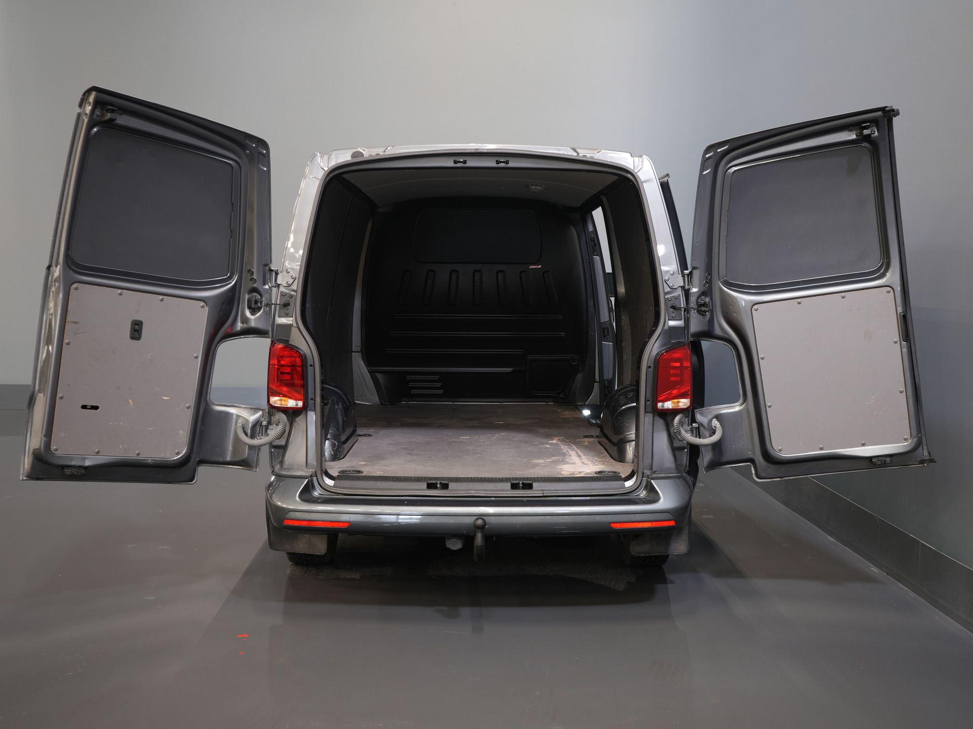 Volkswagen Transporter Van 2.0 TDI 150 к.с. DSG Aut. L2 BPM БЕЗКОШТОВНО! LED/ Підігрів підставки/ Підігрів сидінь/ Carplay/ Камера/ PDC/ LMV/ Круїз/ Airco
