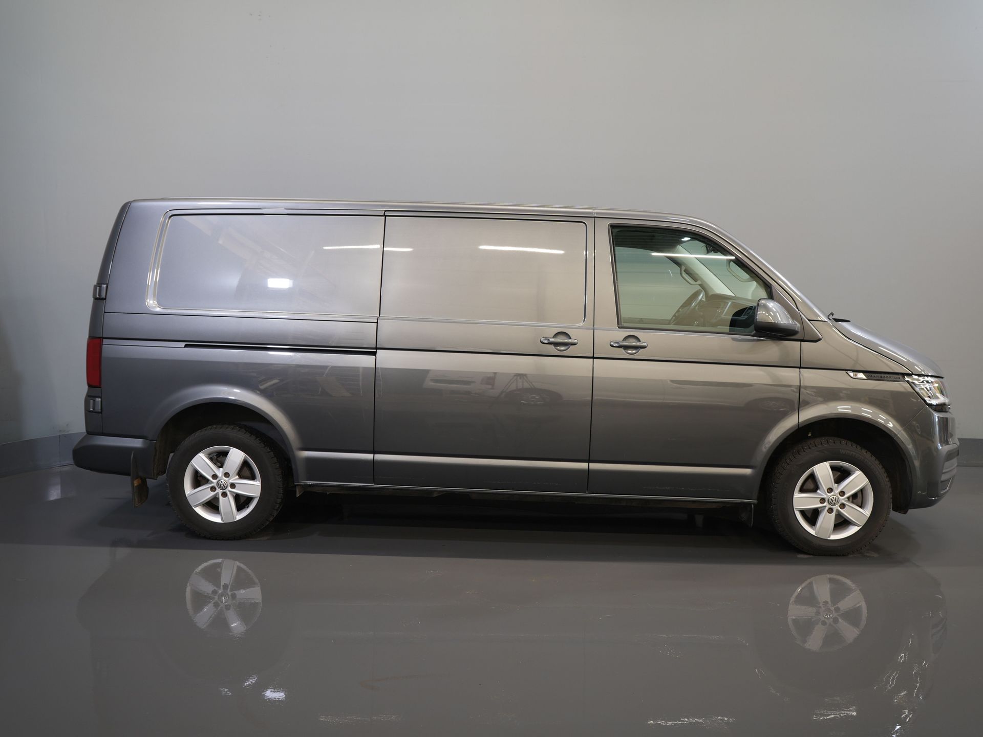 Volkswagen Transporter Van 2.0 TDI 150 KM DSG Aut. L2 BPM GRATIS! LED/ Ogrzewanie postojowe/ Ogrzewanie siedzeń/ Carplay/ Kamera/ PDC/ LMV/ Cruise/ Airco