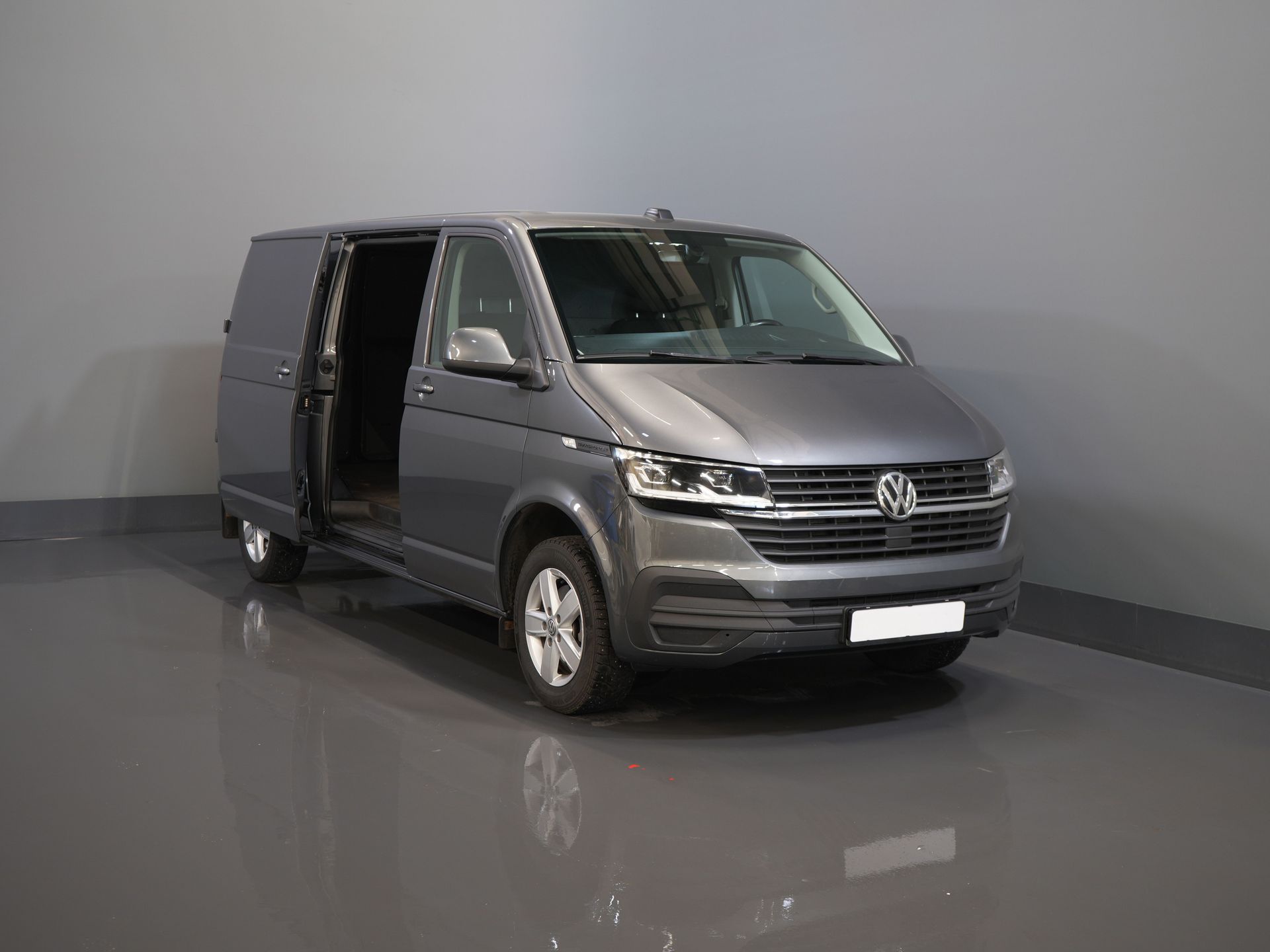 Volkswagen Transporter Van 2.0 TDI 150 к.с. DSG Aut. L2 BPM БЕЗКОШТОВНО! LED/ Підігрів підставки/ Підігрів сидінь/ Carplay/ Камера/ PDC/ LMV/ Круїз/ Airco