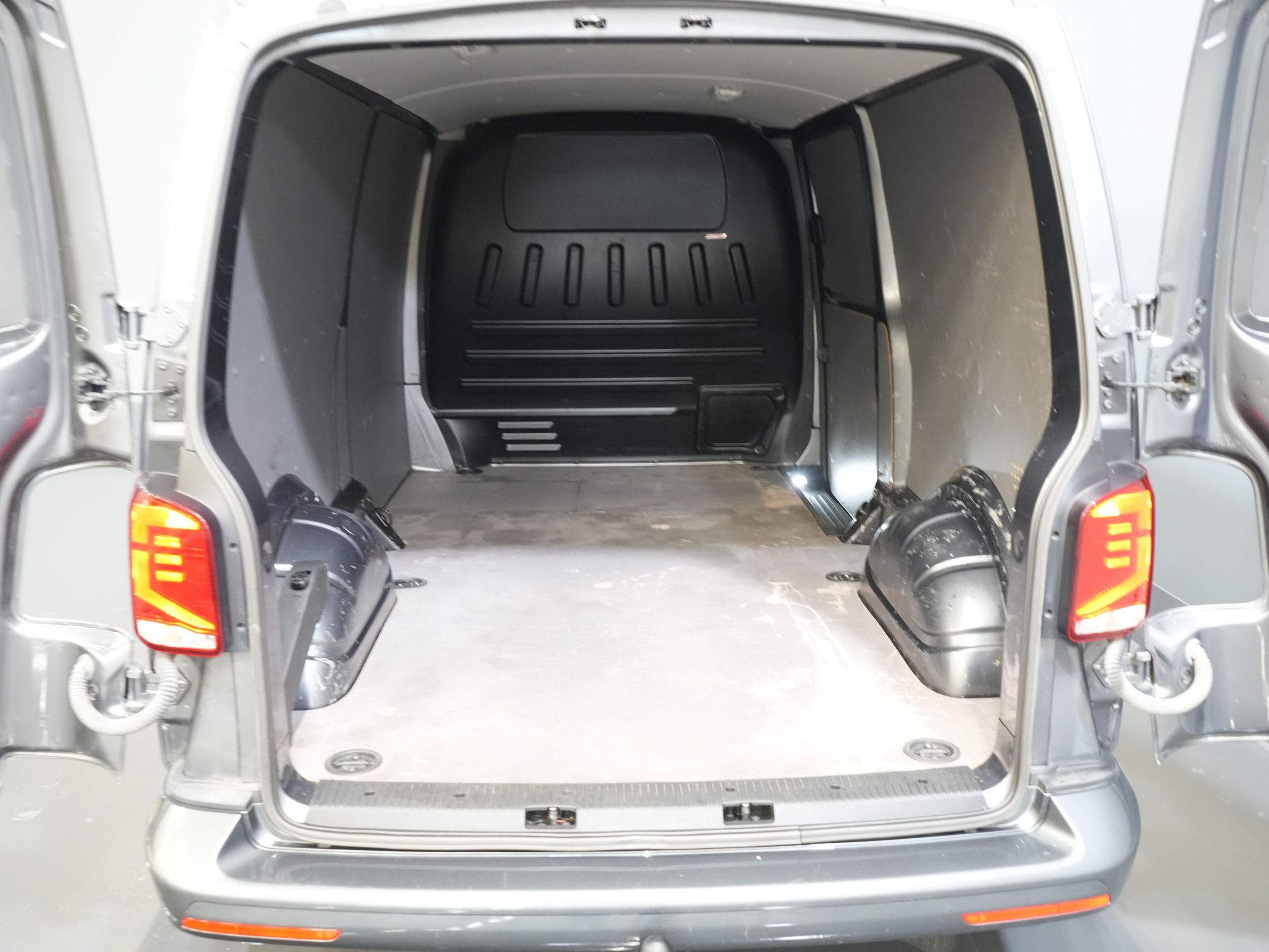 Volkswagen Transporter Van 2.0 TDI 150 KM DSG Aut. L2 BPM GRATIS! LED/ Ogrzewanie postojowe/ Ogrzewanie siedzeń/ Carplay/ Kamera/ PDC/ LMV/ Cruise/ Airco