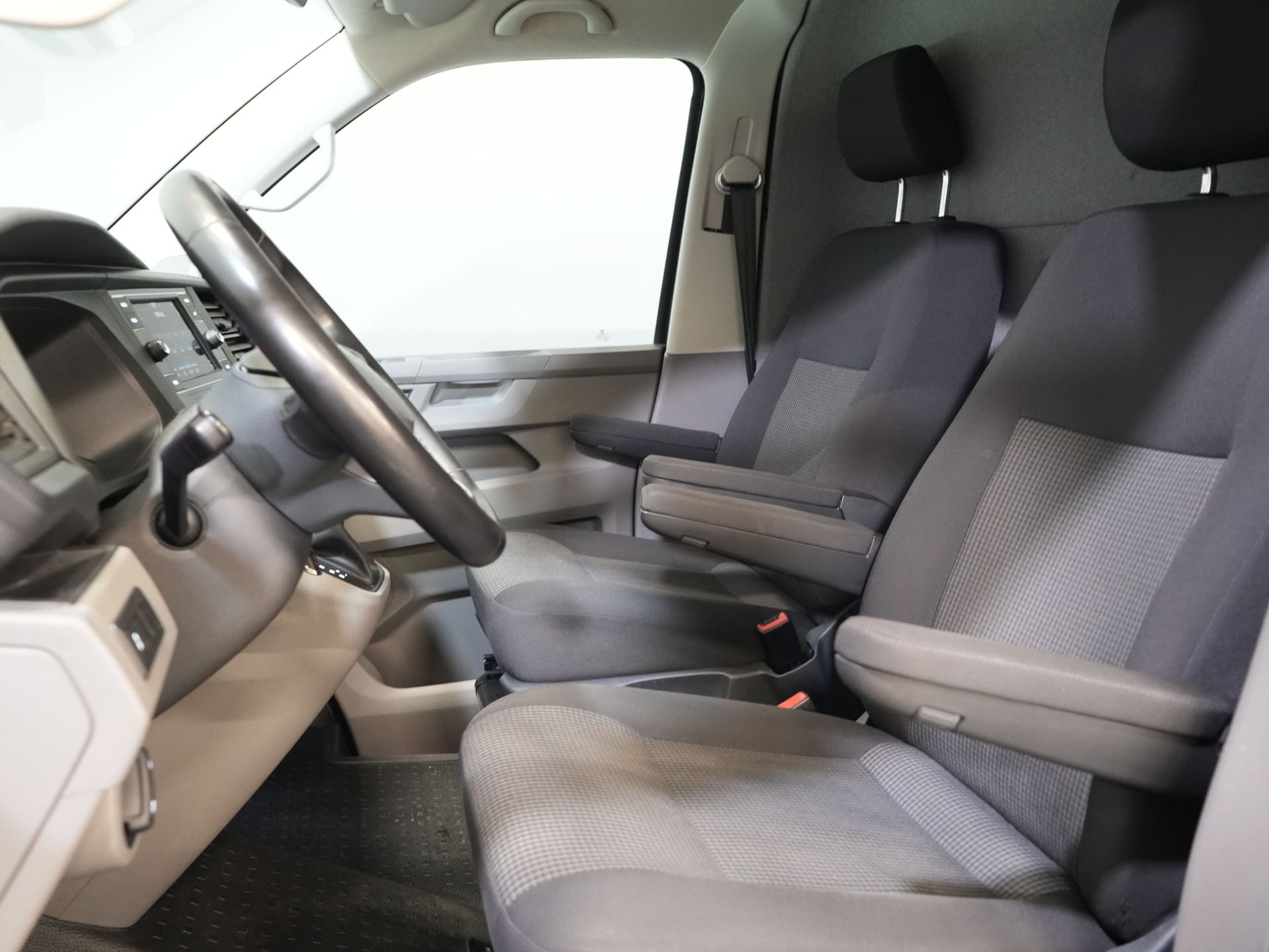 Volkswagen Transporter Van 2.0 TDI 150 KM DSG Aut. L2 BPM GRATIS! LED/ Ogrzewanie postojowe/ Ogrzewanie siedzeń/ Carplay/ Kamera/ PDC/ LMV/ Cruise/ Airco