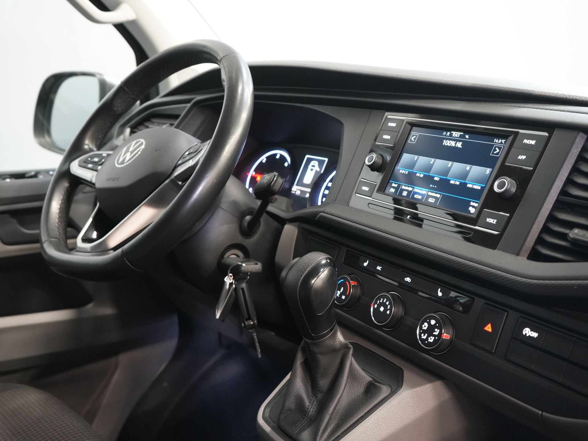 Volkswagen Transporter Van 2.0 TDI 150 KM DSG Aut. L2 BPM GRATIS! LED/ Ogrzewanie postojowe/ Ogrzewanie siedzeń/ Carplay/ Kamera/ PDC/ LMV/ Cruise/ Airco