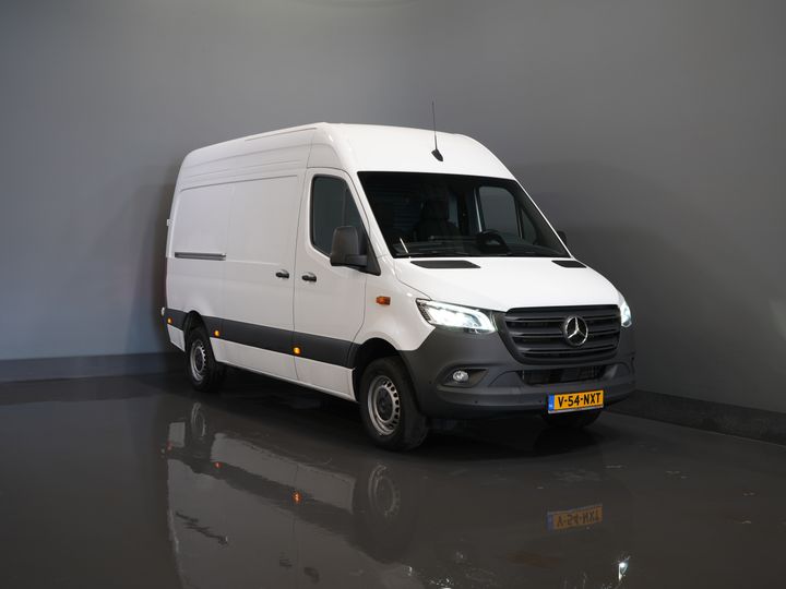 Mercedes-Benz Sprinter Bestelbus 317 CDI Aut. L2H2 3.5t Trekverm./ LED/ Gev. Stoel/ 270 Gr.Deuren/ Stoelverw./ Airco/ Navi/ Camera/ Cruise/ PDC/ DAB