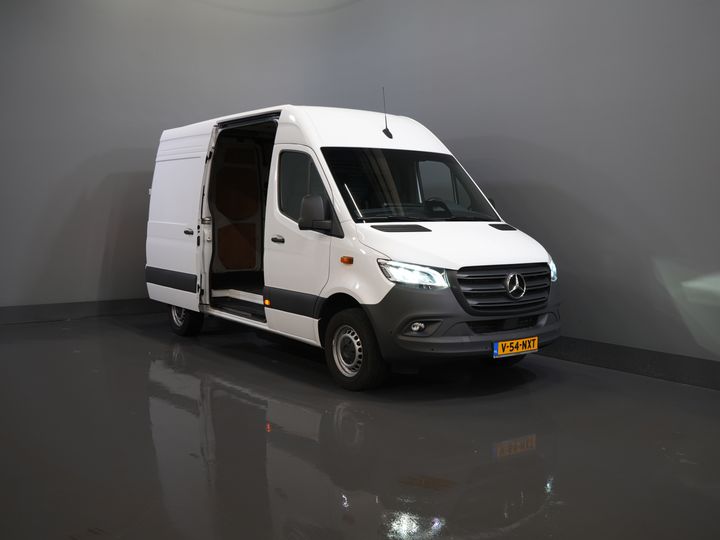 Mercedes-Benz Sprinter Bestelbus 317 CDI Aut. L2H2 3.5t Trekverm./ LED/ Gev. Stoel/ 270 Gr.Deuren/ Stoelverw./ Airco/ Navi/ Camera/ Cruise/ PDC/ DAB