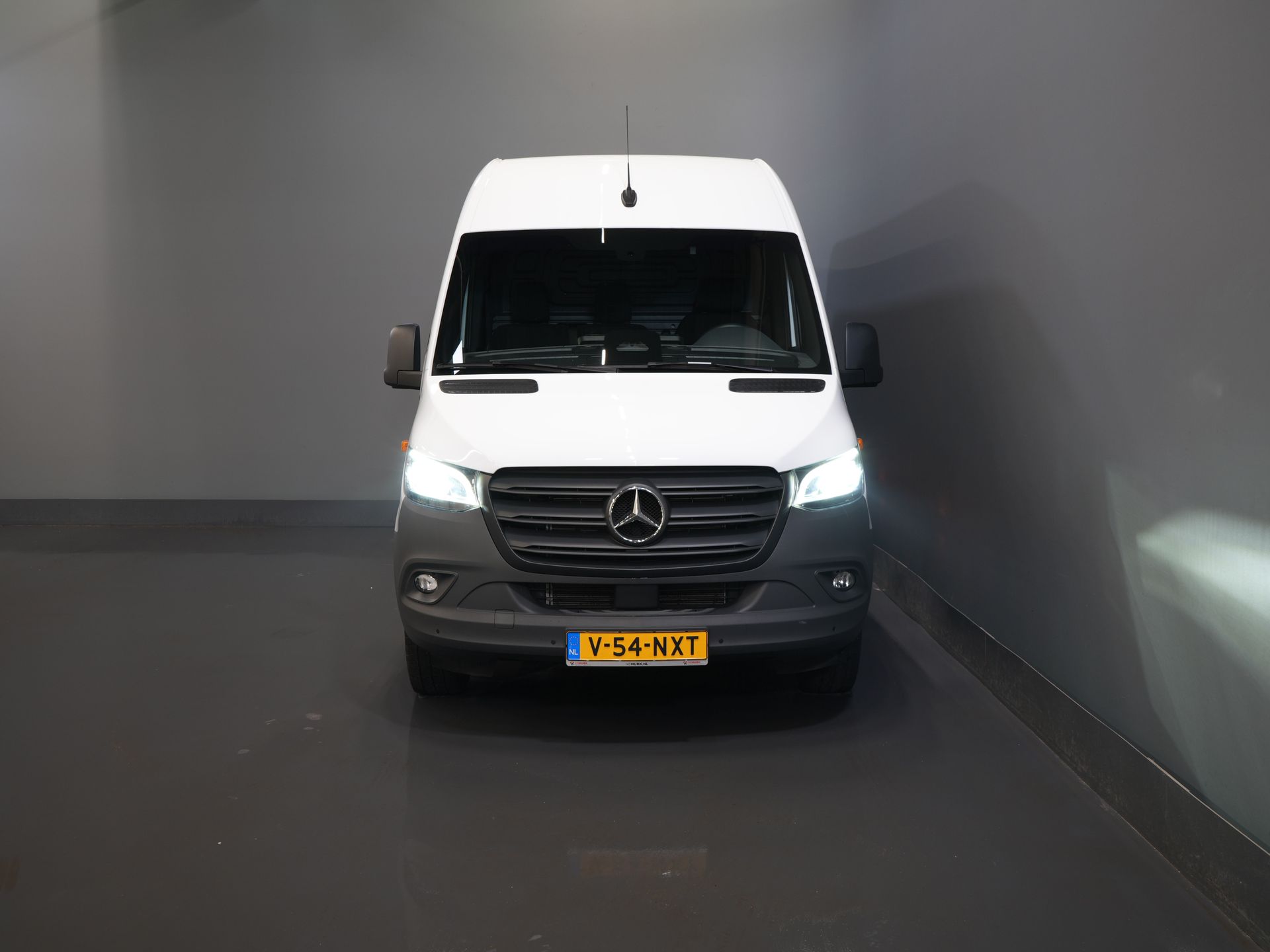 Mercedes-Benz Sprinter Bestelbus 317 CDI Aut. L2H2 3.5t Trekverm./ LED/ Gev. Stoel/ 270 Gr.Deuren/ Stoelverw./ Airco/ Navi/ Camera/ Cruise/ PDC/ DAB