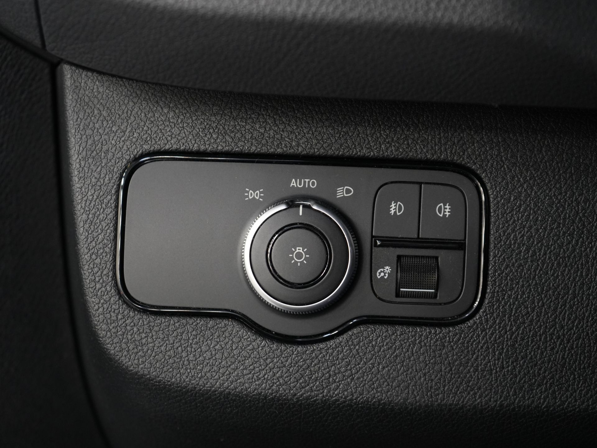 Mercedes-Benz Sprinter Bestelbus 317 CDI Aut. L2H2 3.5t Trekverm./ LED/ Gev. Stoel/ 270 Gr.Deuren/ Stoelverw./ Airco/ Navi/ Camera/ Cruise/ PDC/ DAB