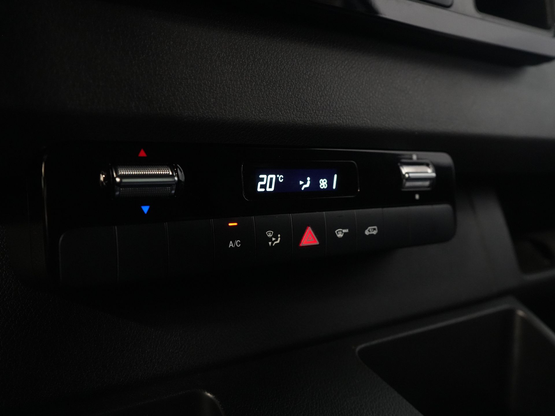 Mercedes-Benz Sprinter Bestelbus 317 CDI Aut. L2H2 3.5t Trekverm./ LED/ Gev. Stoel/ 270 Gr.Deuren/ Stoelverw./ Airco/ Navi/ Camera/ Cruise/ PDC/ DAB