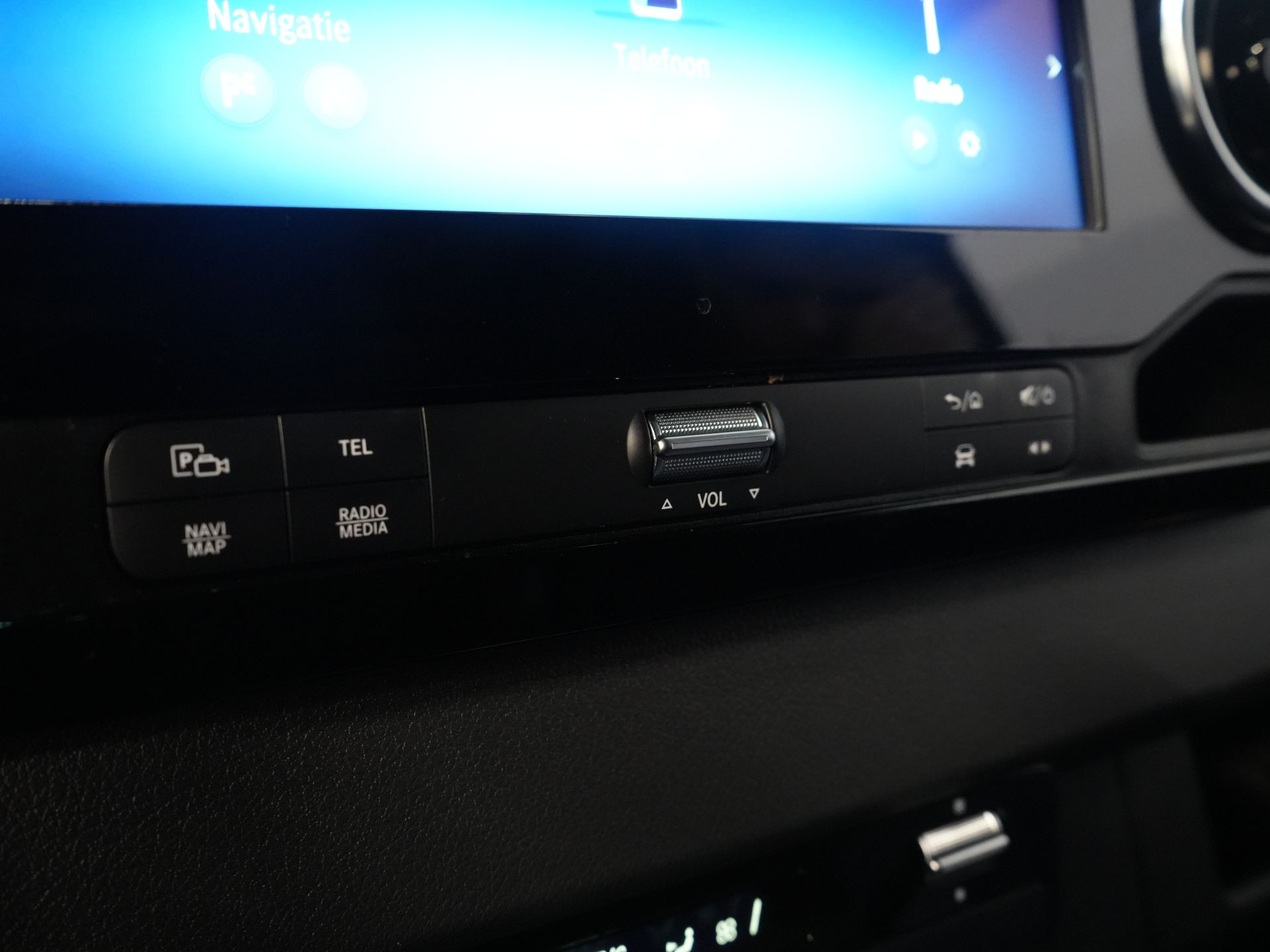 Mercedes-Benz Sprinter Bestelbus 317 CDI Aut. L2H2 3.5t Trekverm./ LED/ Gev. Stoel/ 270 Gr.Deuren/ Stoelverw./ Airco/ Navi/ Camera/ Cruise/ PDC/ DAB