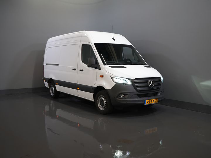 Mercedes-Benz Sprinter Bestelbus 317 CDI Aut. L2H2 3.5t Trekverm./ LED/ Gev. Stoel/ 270 Gr.Deuren/ Stoelverw./ Airco/ Navi/ Camera/ Cruise/ PDC/ DAB