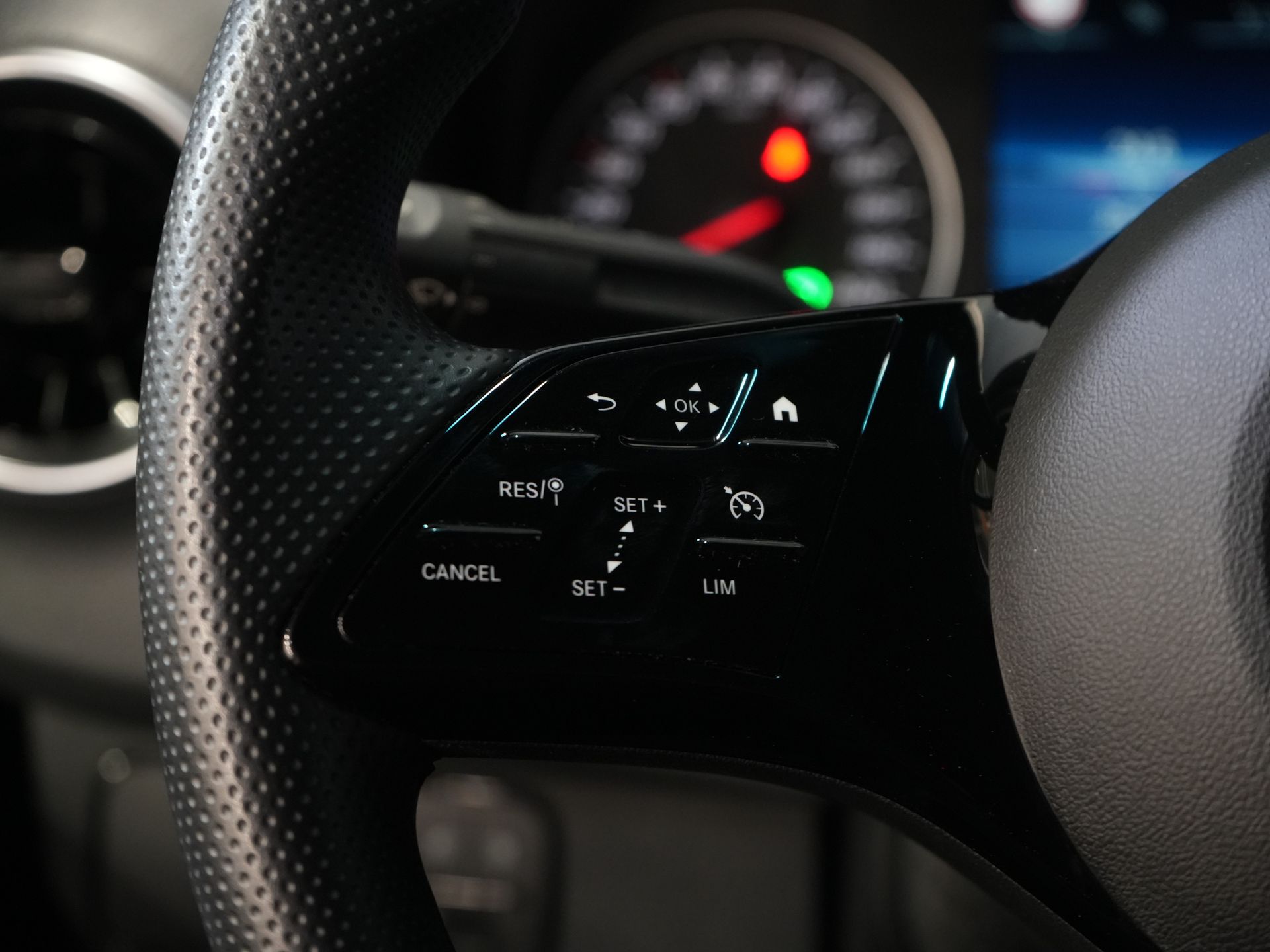 Mercedes-Benz Sprinter Bestelbus 317 CDI Aut. L2H2 3.5t Trekverm./ LED/ Gev. Stoel/ 270 Gr.Deuren/ Stoelverw./ Airco/ Navi/ Camera/ Cruise/ PDC/ DAB