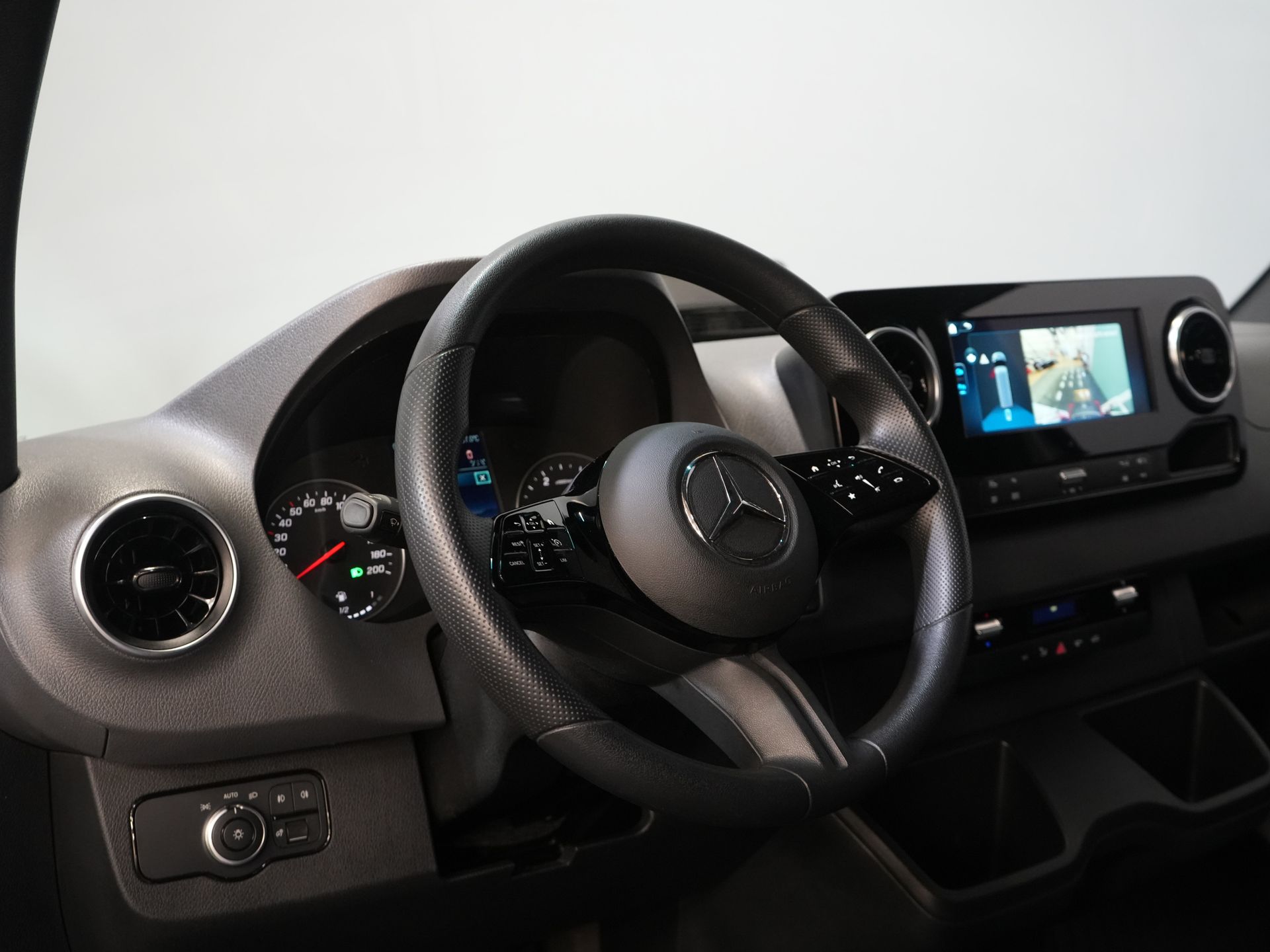 Mercedes-Benz Sprinter Bestelbus 317 CDI Aut. L2H2 3.5t Trekverm./ LED/ Gev. Stoel/ 270 Gr.Deuren/ Stoelverw./ Airco/ Navi/ Camera/ Cruise/ PDC/ DAB