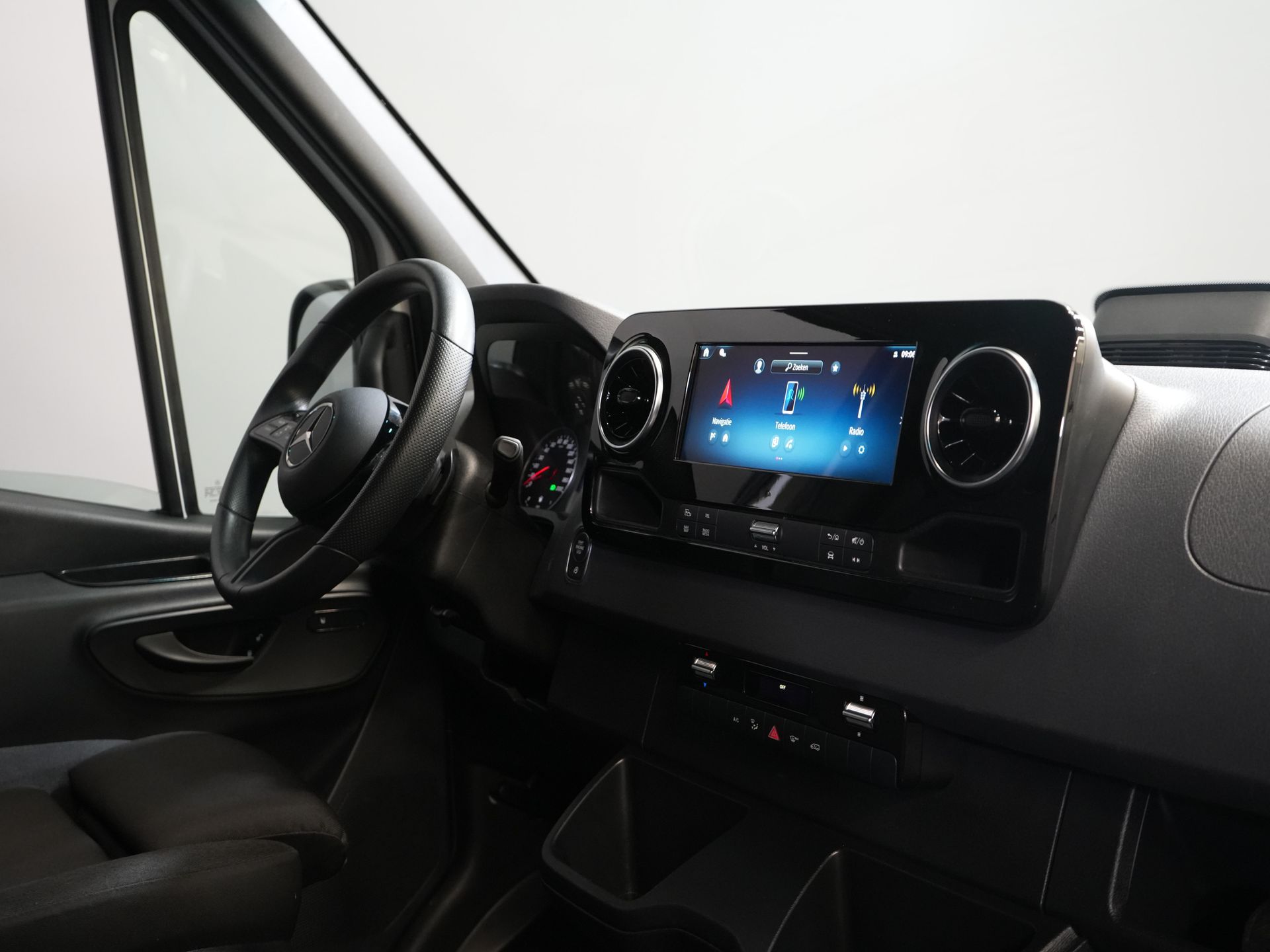 Mercedes-Benz Sprinter Bestelbus 317 CDI Aut. L2H2 3.5t Trekverm./ LED/ Gev. Stoel/ 270 Gr.Deuren/ Stoelverw./ Airco/ Navi/ Camera/ Cruise/ PDC/ DAB