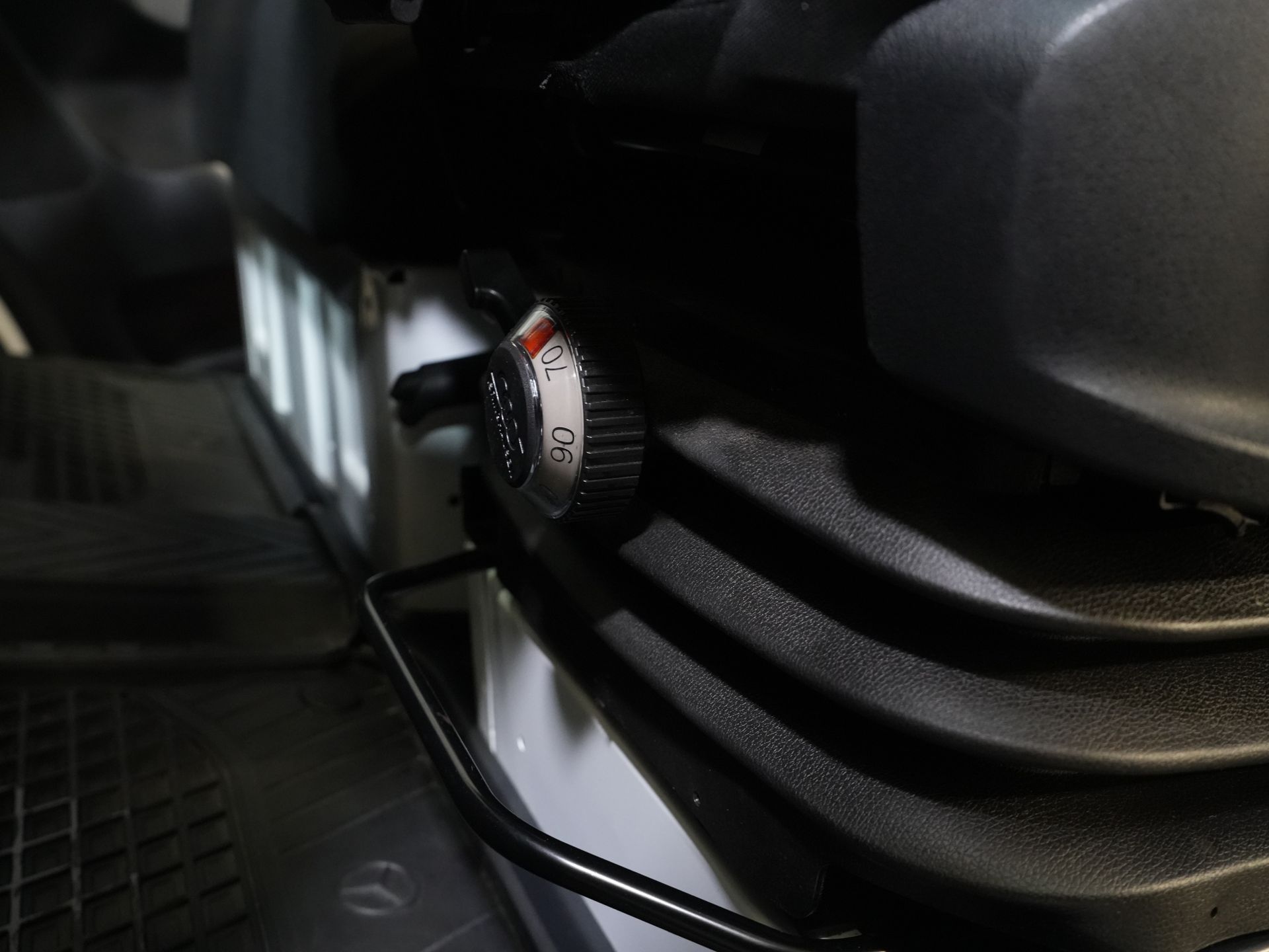 Mercedes-Benz Sprinter Bestelbus 317 CDI Aut. L2H2 3.5t Trekverm./ LED/ Gev. Stoel/ 270 Gr.Deuren/ Stoelverw./ Airco/ Navi/ Camera/ Cruise/ PDC/ DAB