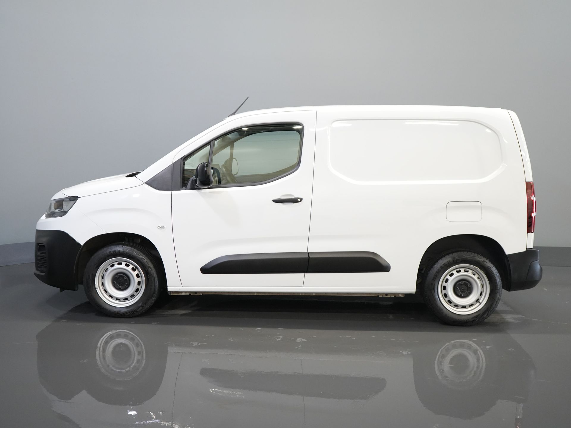 Citroën Berlingo Van 1.2 PureTech 110 к.с. БЕНЗИН BPM БЕЗКОШТОВНО! Ready2Go Carplay/ Navi/ Airco/ Cruise/ PDC