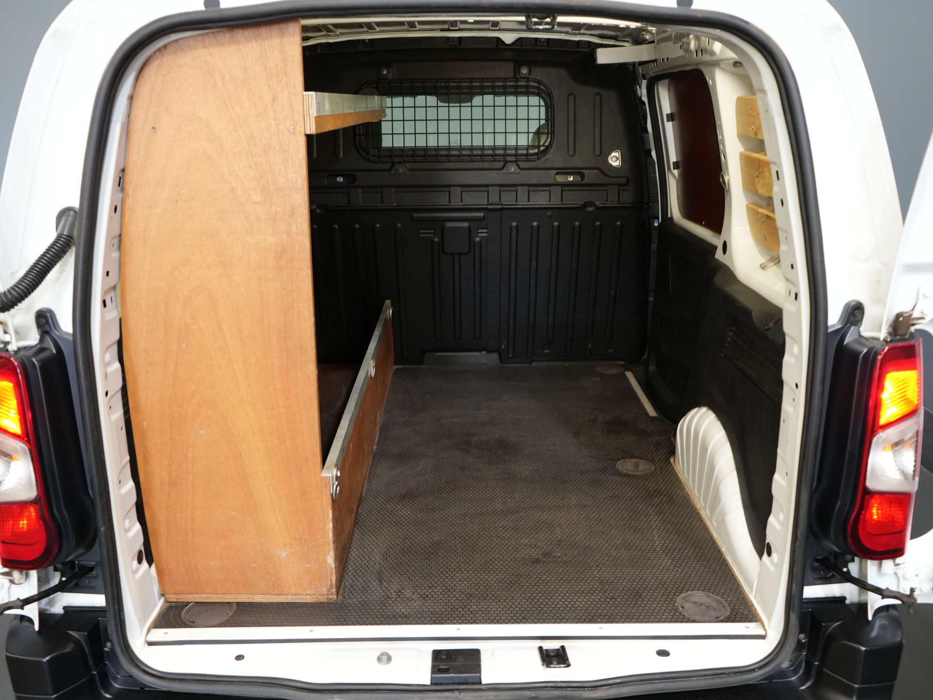 Peugeot Partner Bestelbus 1.6 HDI 75 pk BPM VRIJ! Airco/ Cruise