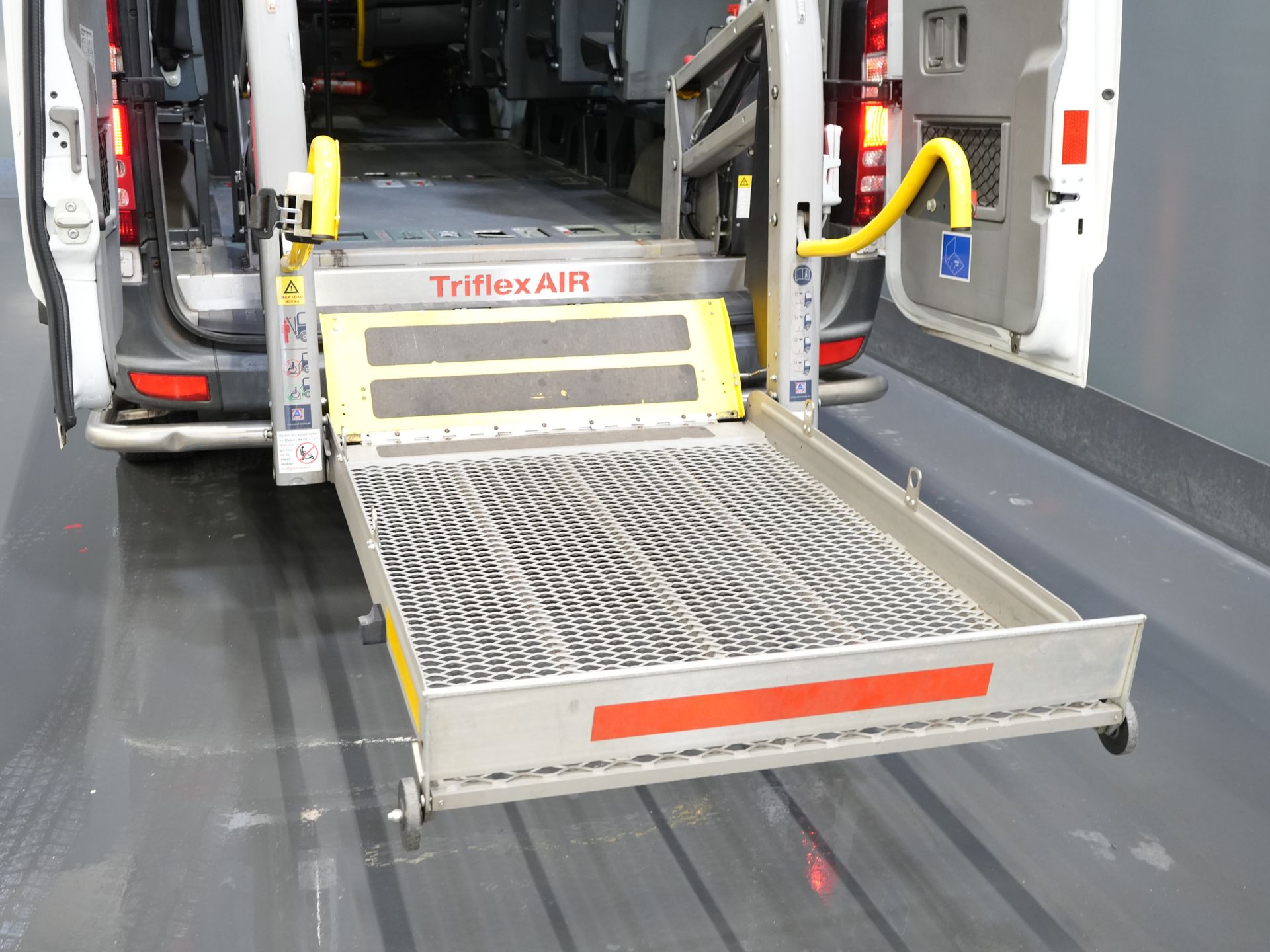 Mercedes-Benz Sprinter Personenvervoer 313 2.2 CDI Aut. L2H2 € 10.648 Incl. BTW EXPORT Combi/ 9 Persoons/ Kombi/ 9P/ Airco/ Rolstoellift/ Electr. deur/