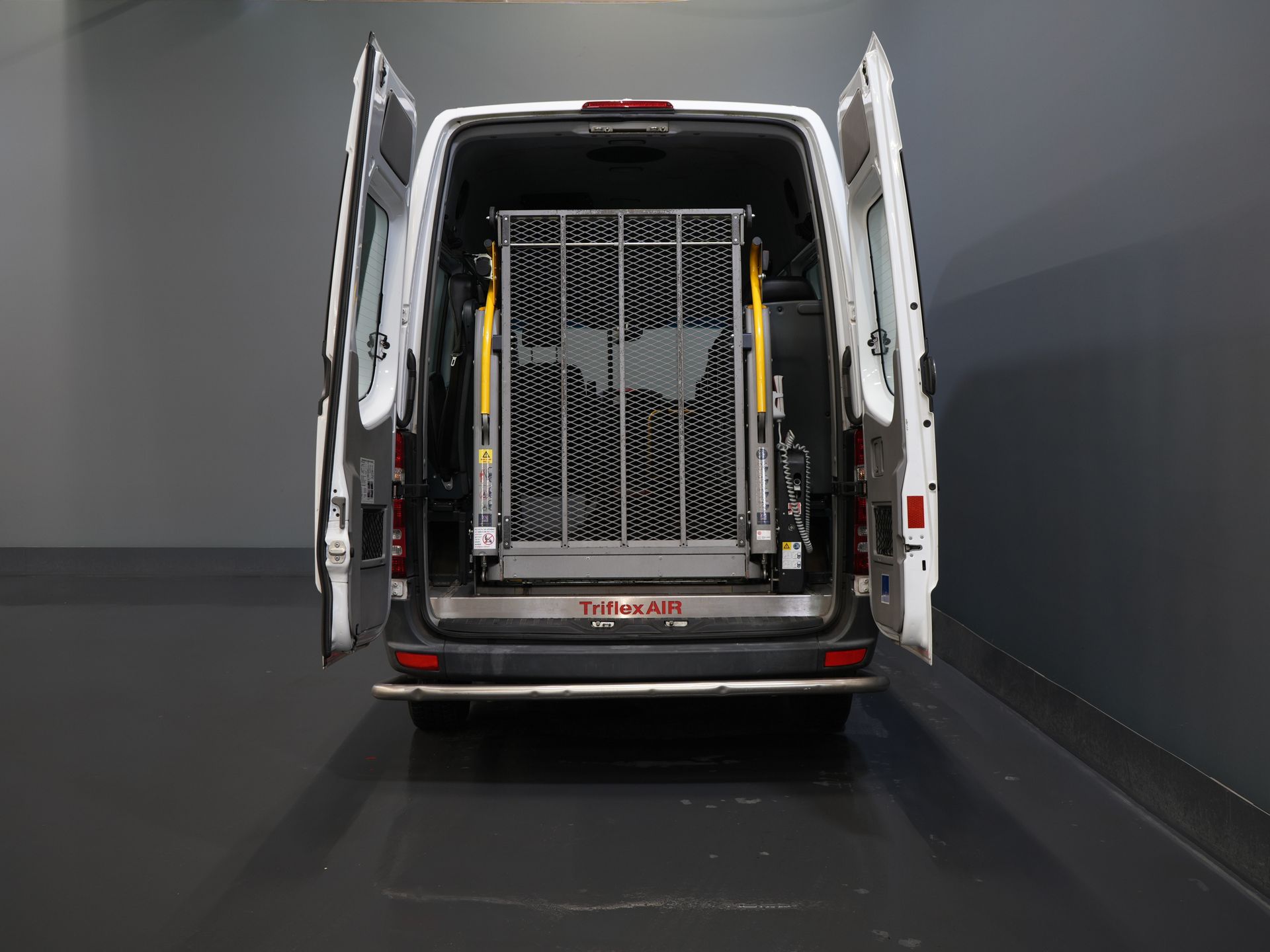 Mercedes-Benz Sprinter Personenvervoer 313 2.2 CDI Aut. L2H2 € 10.648 Incl. BTW EXPORT Combi/ 9 Persoons/ Kombi/ 9P/ Airco/ Rolstoellift/ Electr. deur/