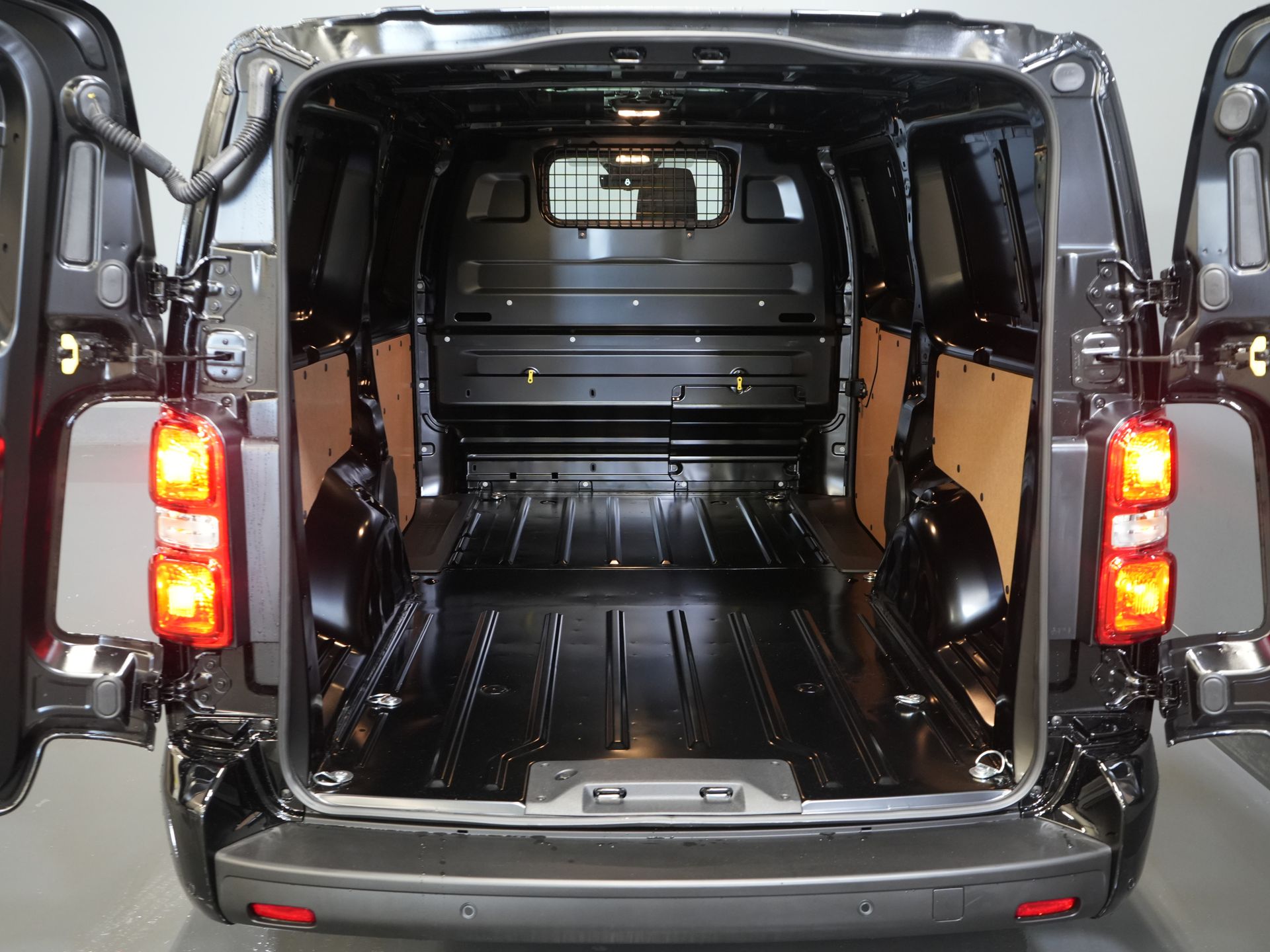 Toyota PROACE Electric Worker Bestelbus 75 kWh L3 345 km WLTP LED/ Snellader/ Keyless/ Adapt.Cruise/ Stuurverw./ Stoelverw./ Navi/ Carplay/ Camera/ PDC/ Airco