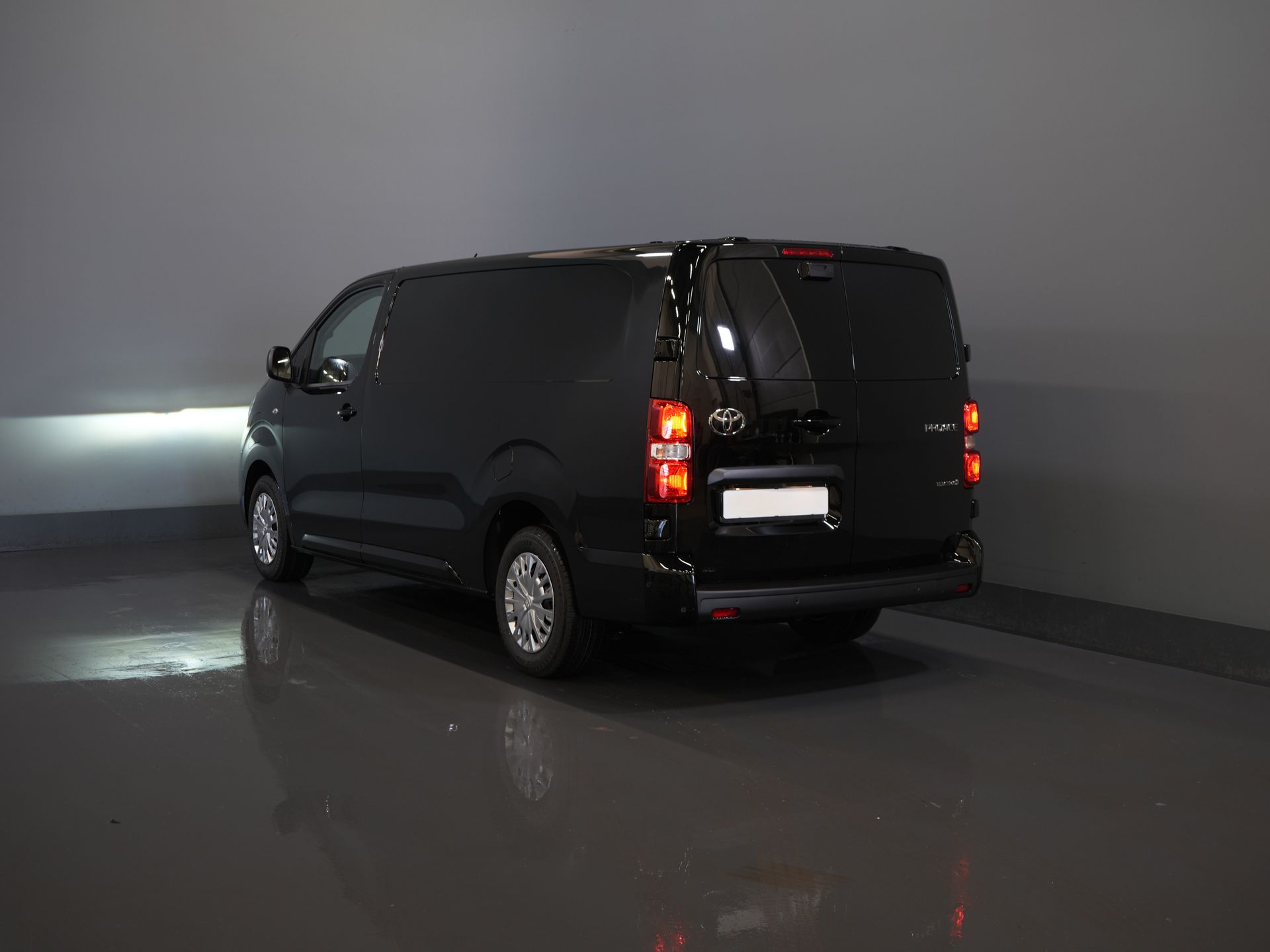 Toyota PROACE Electric Worker Bestelbus 75 kWh L3 345 km WLTP LED/ Snellader/ Keyless/ Adapt.Cruise/ Stuurverw./ Stoelverw./ Navi/ Carplay/ Camera/ PDC/ Airco