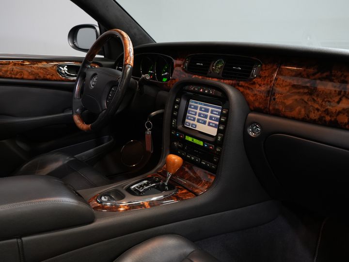 Jaguar XJ Sedan 3.0 V6 Executive Aut. Youngtimer/ Pano/ Leder/ Xenon/ Memory/ Cruise/ Stoelverw.