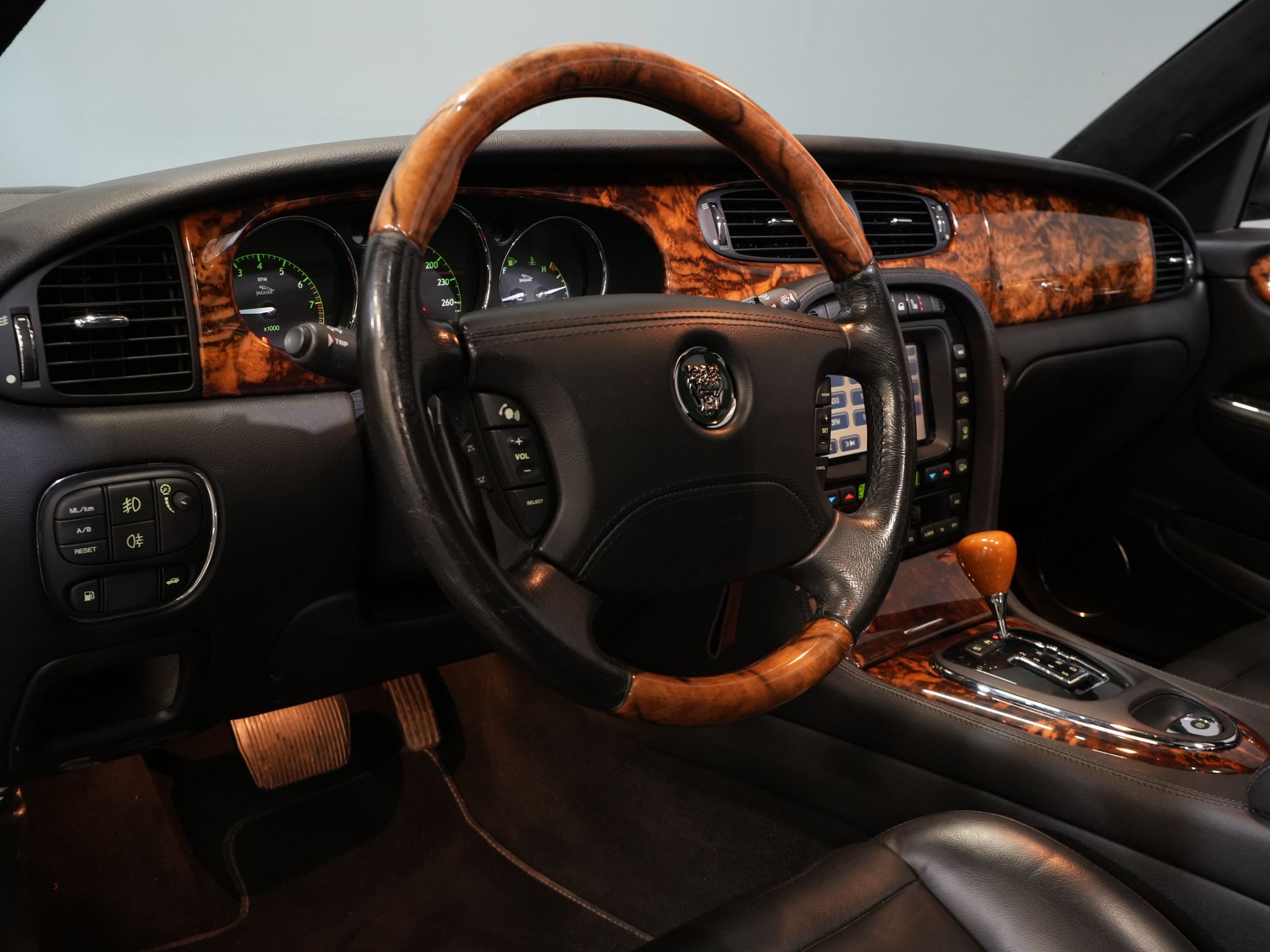 Jaguar XJ Sedan 3.0 V6 Executive Aut. Youngtimer/ Pano/ Leder/ Xenon/ Memory/ Cruise/ Stoelverw.