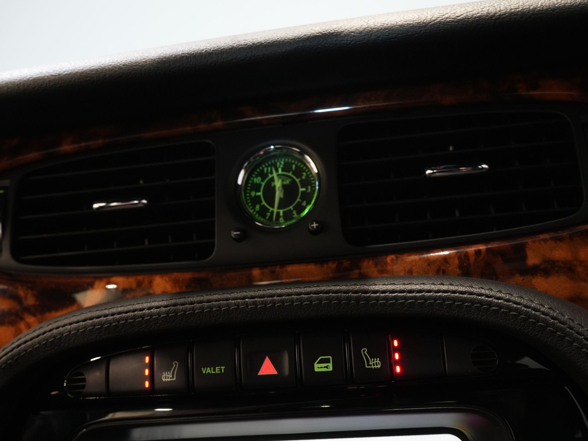 Jaguar XJ Sedan 3.0 V6 Executive Aut. Youngtimer/ Pano/ Leder/ Xenon/ Memory/ Cruise/ Stoelverw.