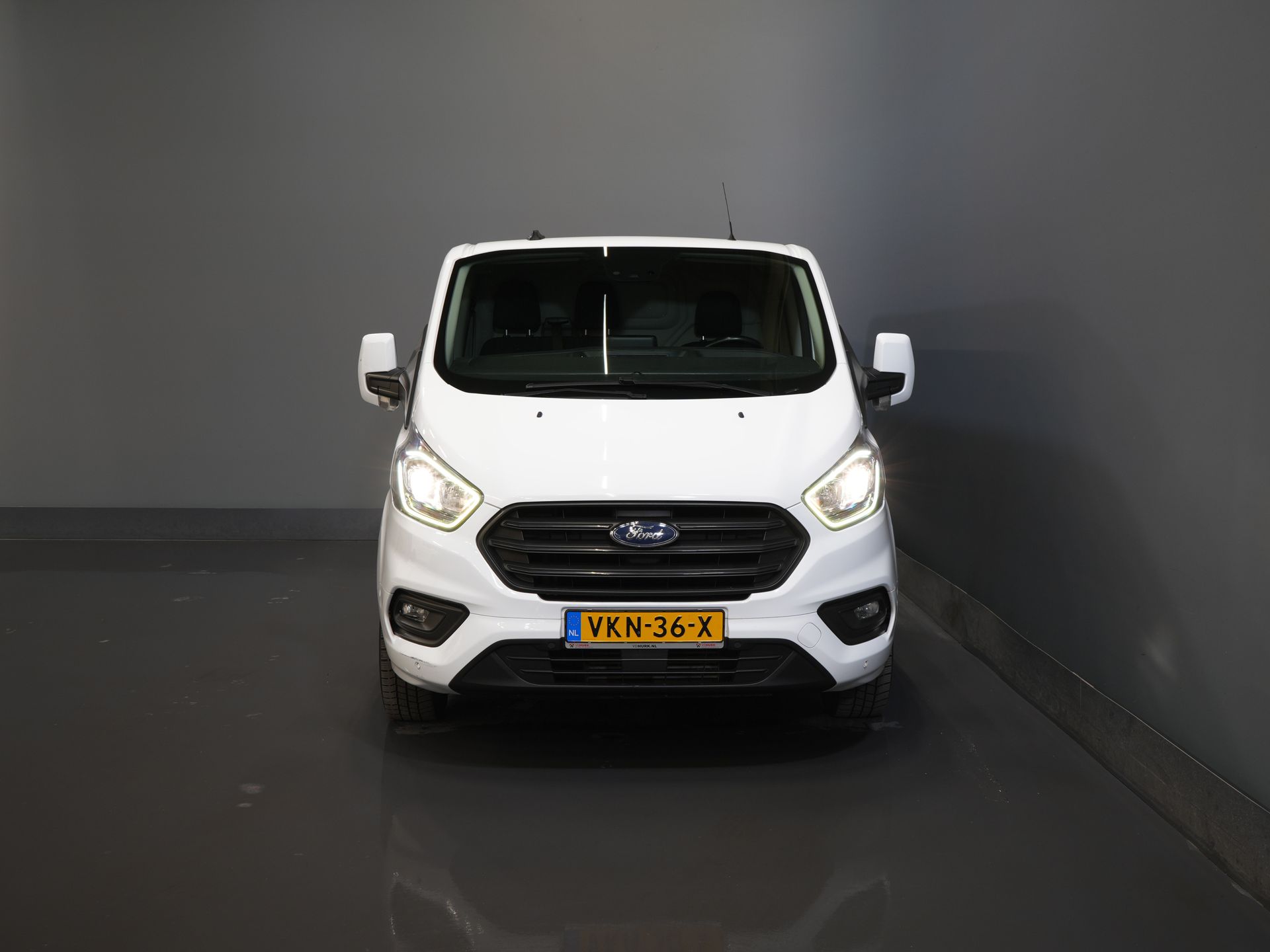 Ford Transit Custom Van 2.0 TDCI 130 CV L2 Carplay/ 2.8t Towingverm./ Seatverw./ Airco/ Navi/ Camera/ Cruise/ PDC