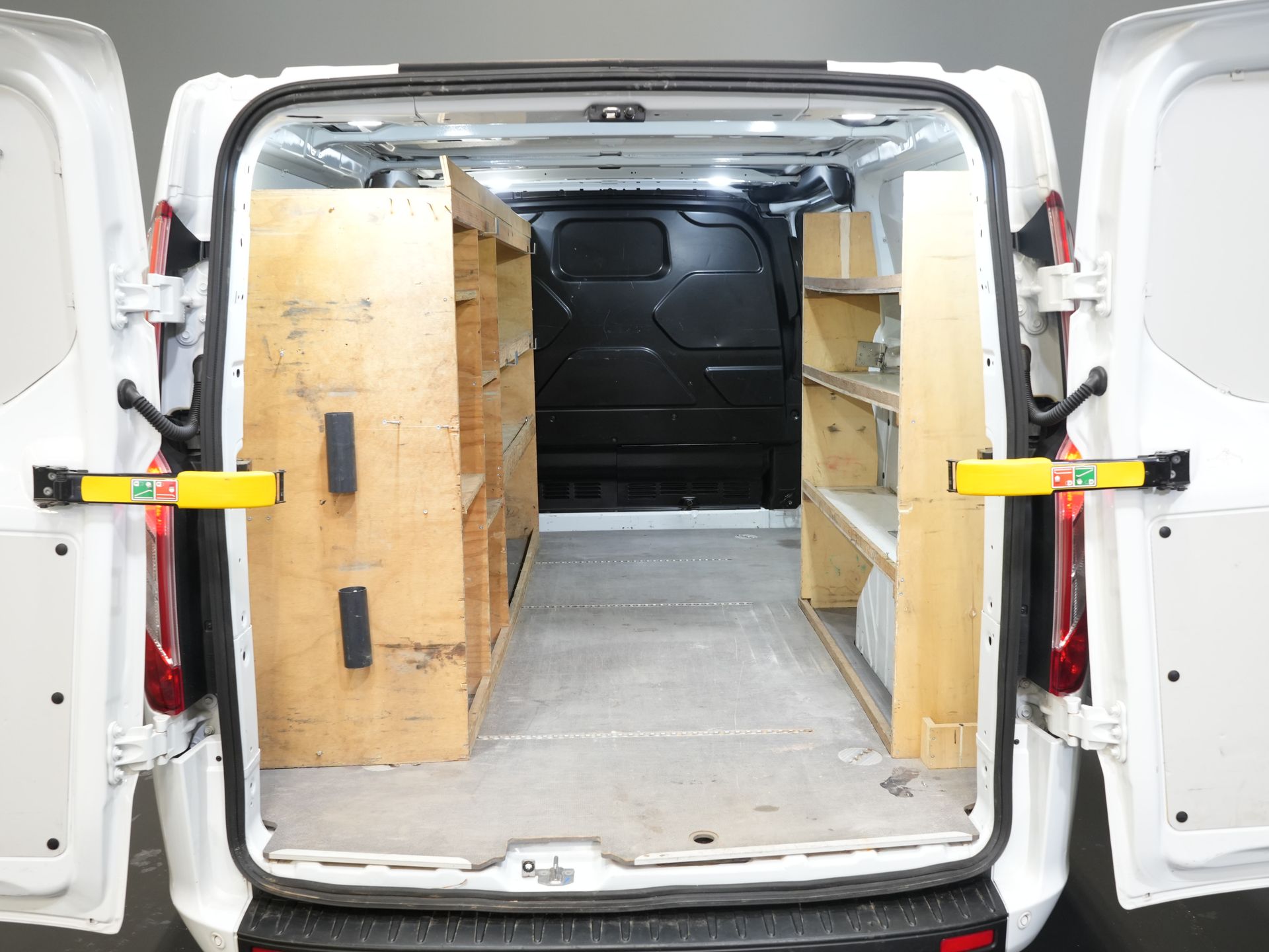 Ford Transit Custom Van 2.0 TDCI 130 CV L2 Carplay/ 2.8t Towingverm./ Seatverw./ Airco/ Navi/ Camera/ Cruise/ PDC