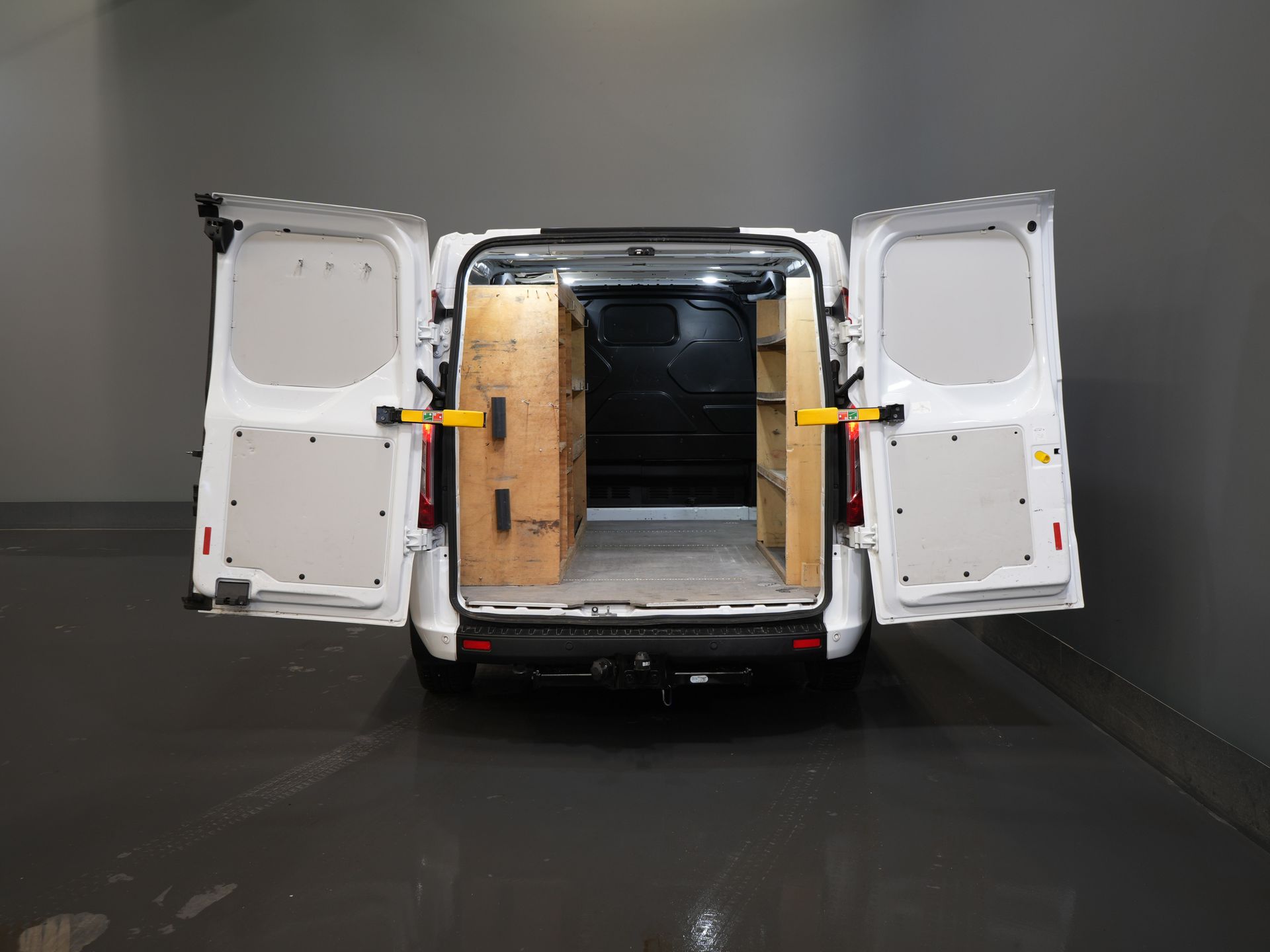 Ford Transit Custom Van 2.0 TDCI 130 CV L2 Carplay/ 2.8t Towingverm./ Seatverw./ Airco/ Navi/ Camera/ Cruise/ PDC