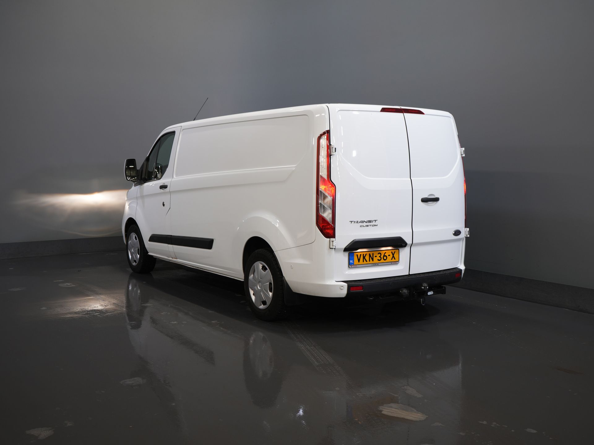 Ford Transit Custom Van 2.0 TDCI 130 CV L2 Carplay/ 2.8t Towingverm./ Seatverw./ Airco/ Navi/ Camera/ Cruise/ PDC