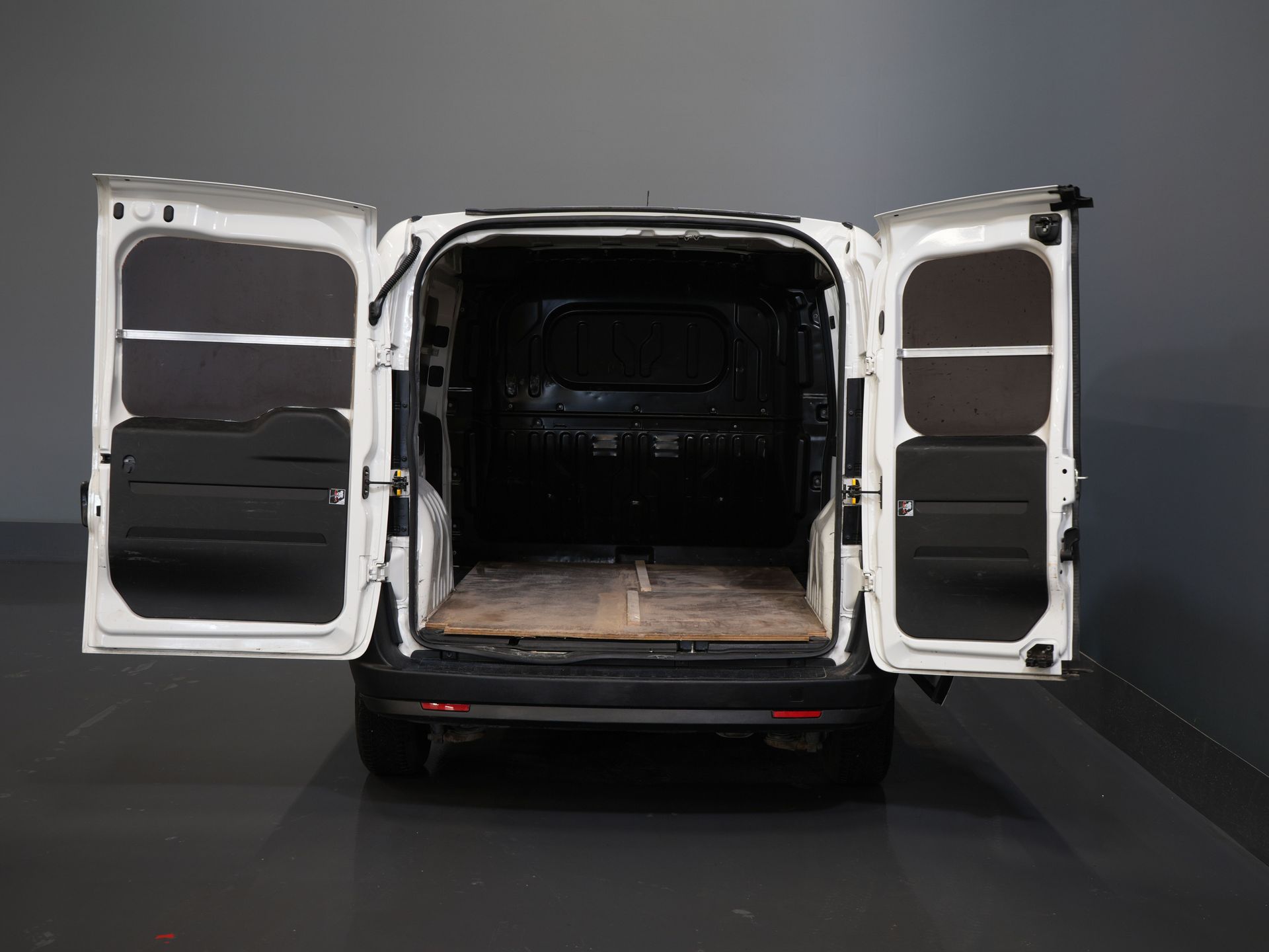 Fiat Dobló Cargo Bestelbus 1.3 MJ BPM VRIJ! (DEMO) NL Auto/ Airco/ Bluetooth/ Betimmering/ Trekhaak