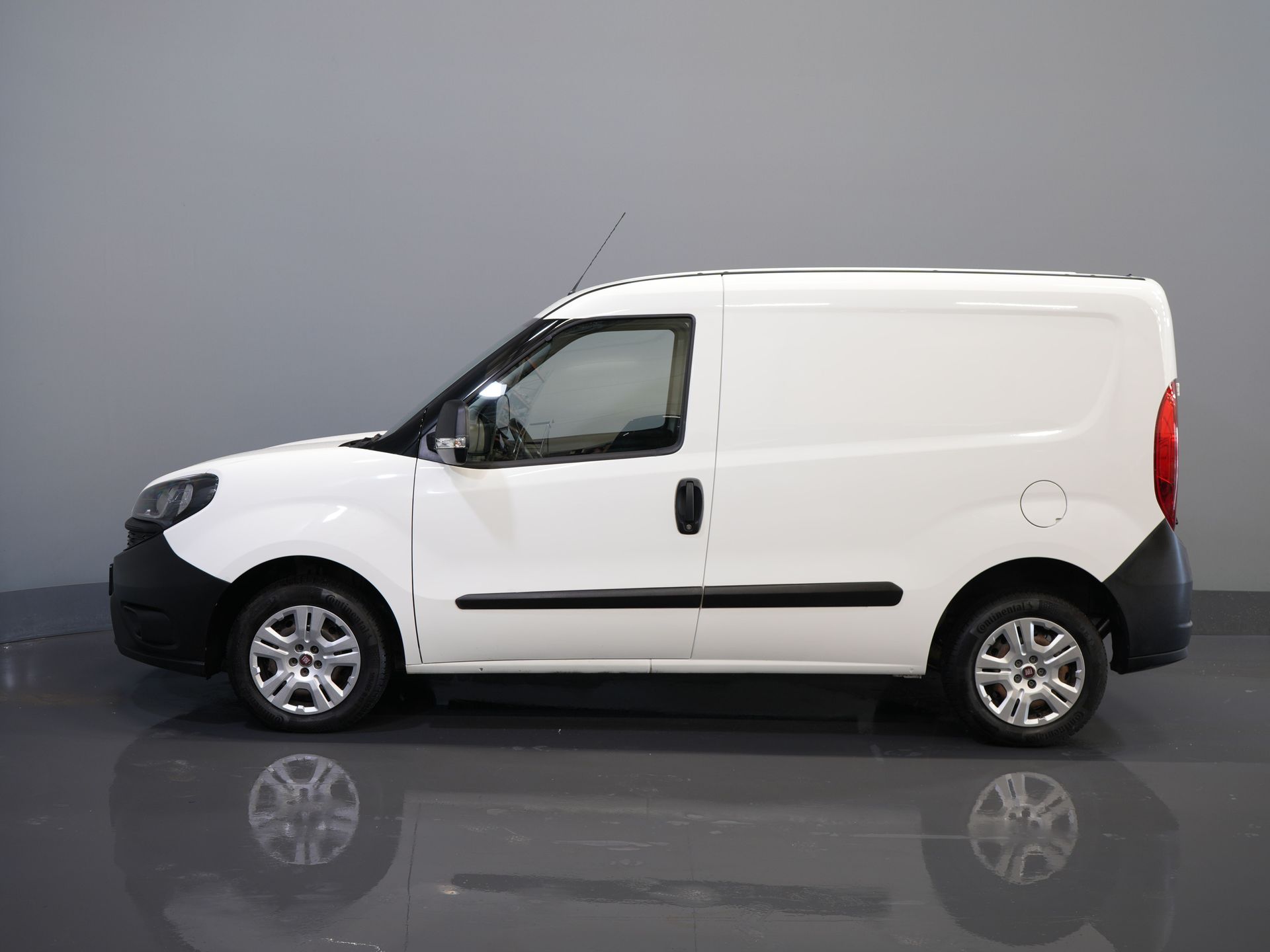 Fiat Dobló Cargo Bestelbus 1.3 MJ BPM VRIJ! (DEMO) NL Auto/ Airco/ Bluetooth/ Betimmering/ Trekhaak