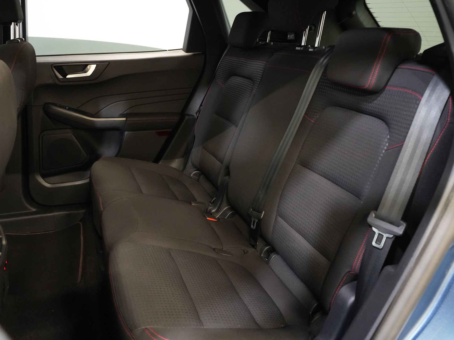 Ford Kuga SUV 2.5 PHEV 225 pk ST-Line LED/ Head-Up/ Adapt.cruise/ Standkachel/ Keyless/ Elek.klep/ Stoelverw/ Stuurverw./ Carplay/ Navi/ Clima