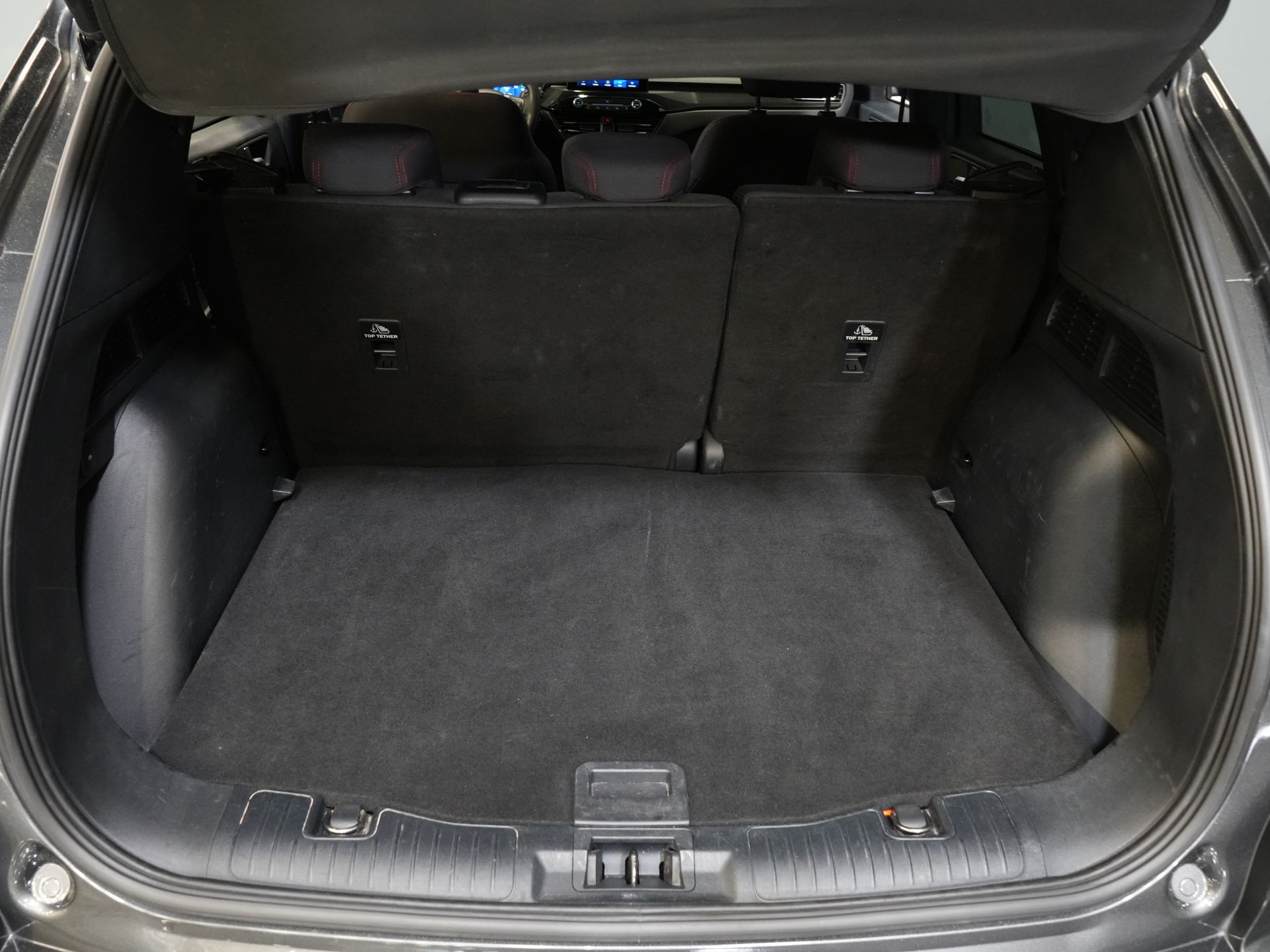 Ford Kuga SUV 2.5 PHEV 225 pk ST-Line LED/ Head-Up/ Adapt.cruise/ Keyless/ Elek.klep/ Stoelverw/ Stuurverw./ Carplay/ Navi/ Climate/ PDC