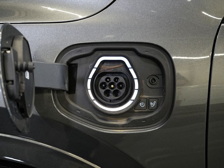 Ford Kuga SUV 2.5 PHEV 225 pk ST-Line LED/ Head-Up/ Adapt.cruise/ Keyless/ Elek.klep/ Stoelverw/ Stuurverw./ Carplay/ Navi/ Climate/ PDC